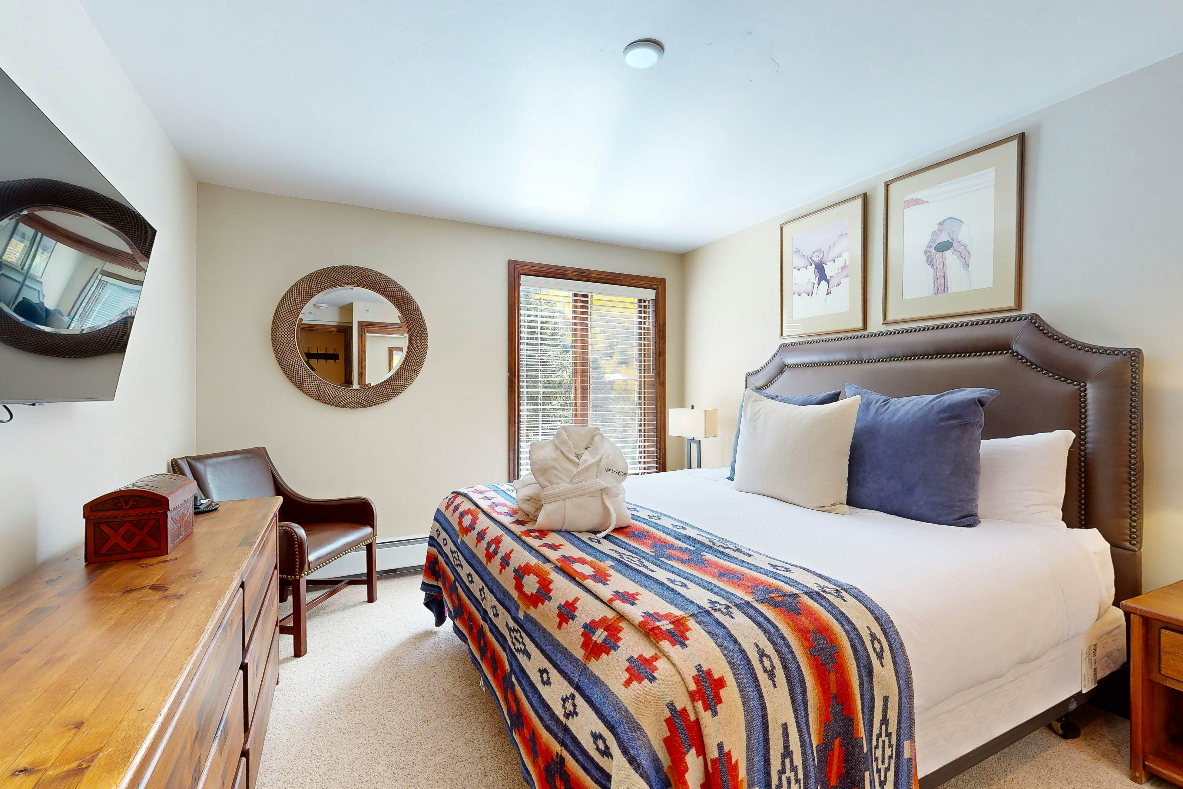 Lion Square Lodge South 562