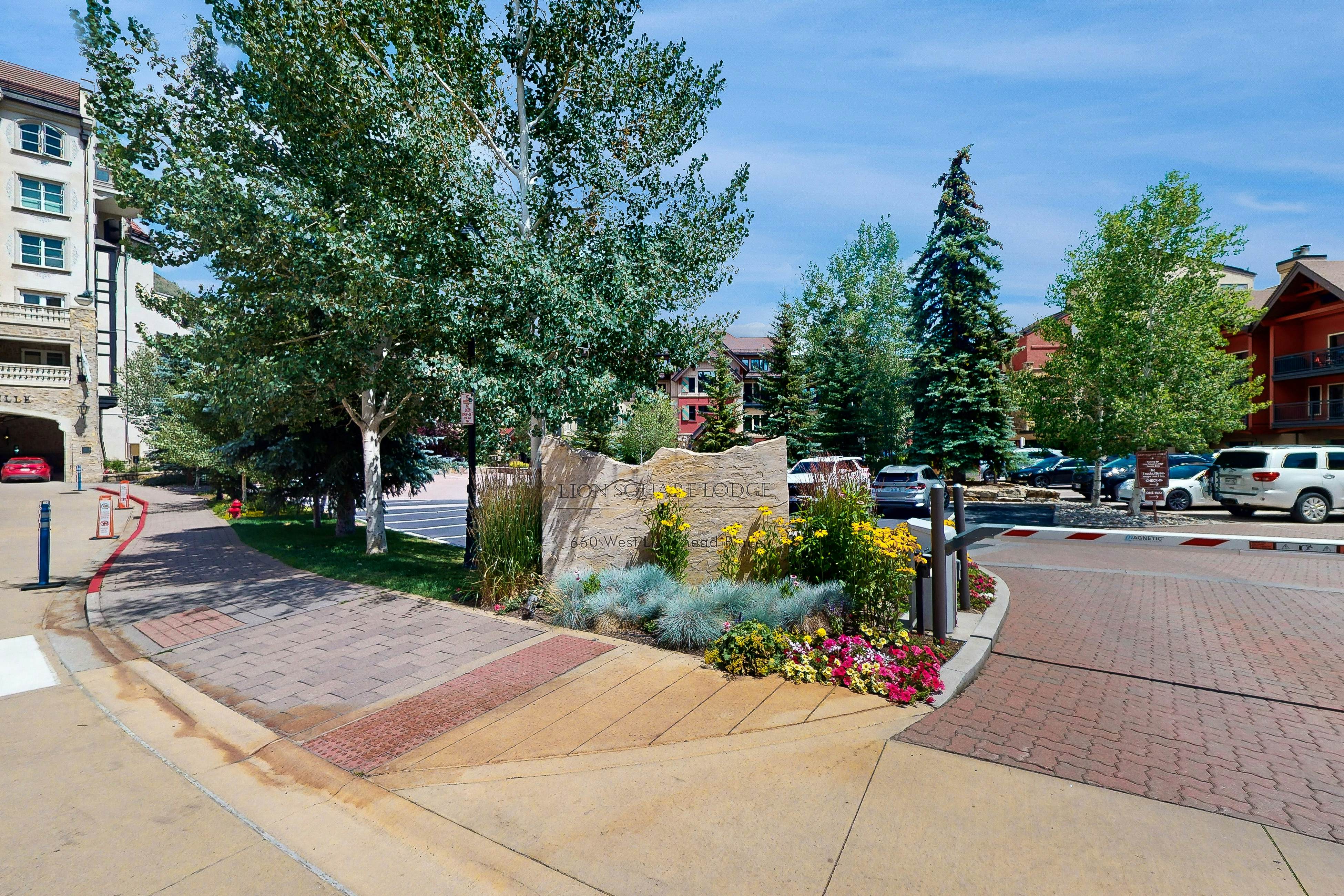 Lion Square Lodge South 176