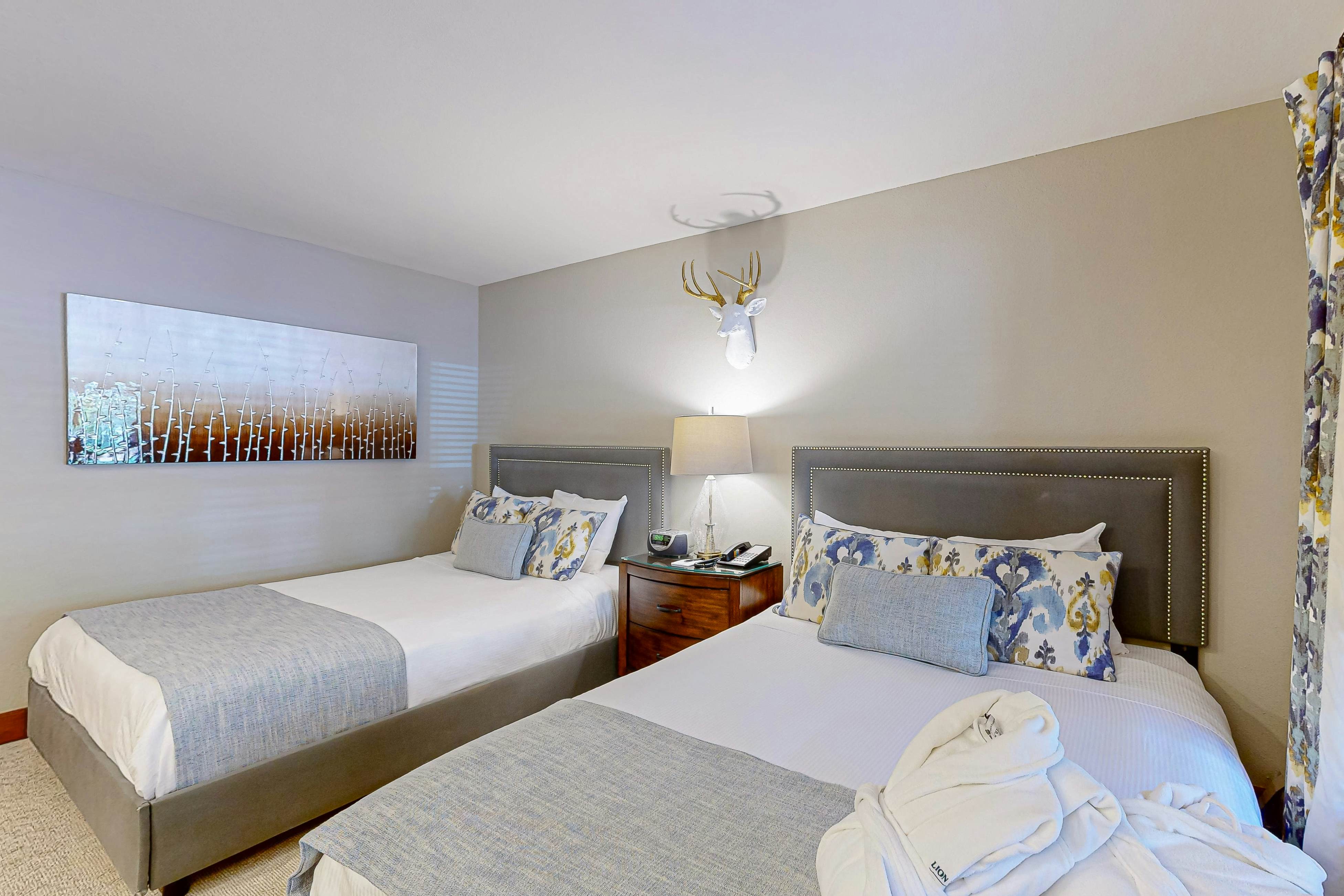 Lion Square Lodge South 365