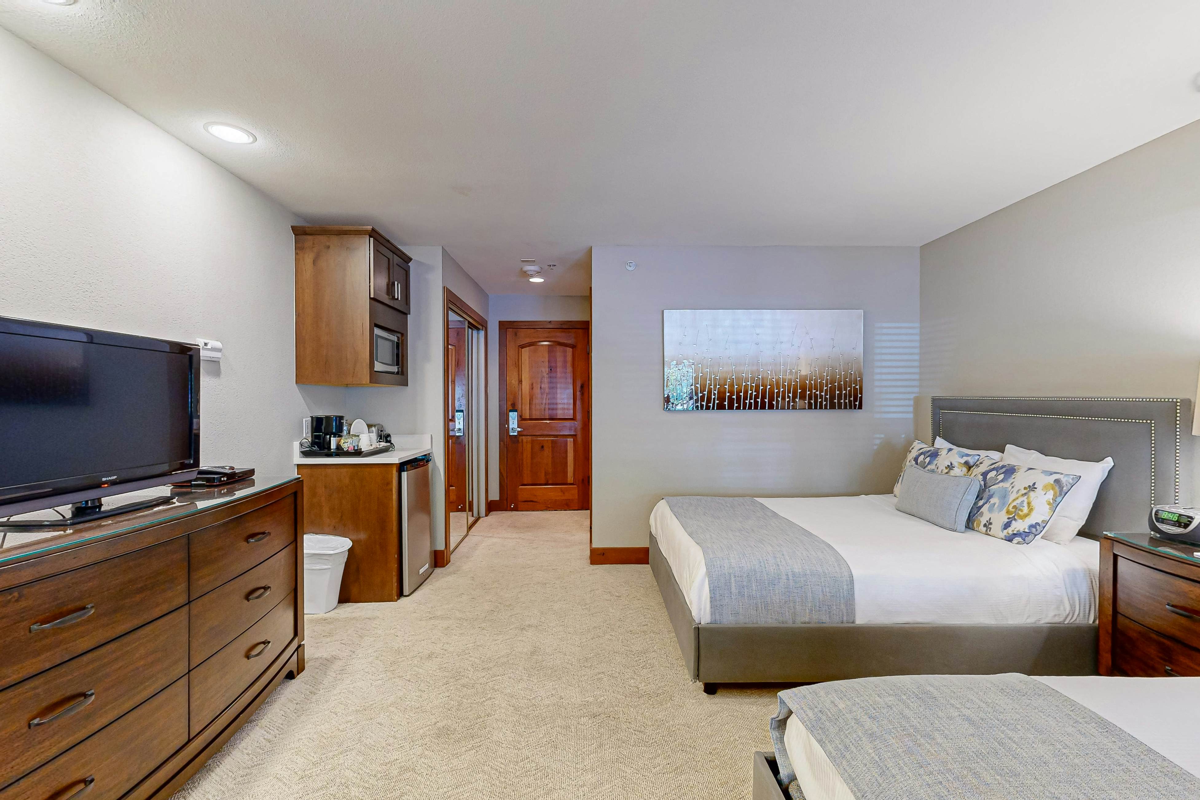 Lion Square Lodge South 365