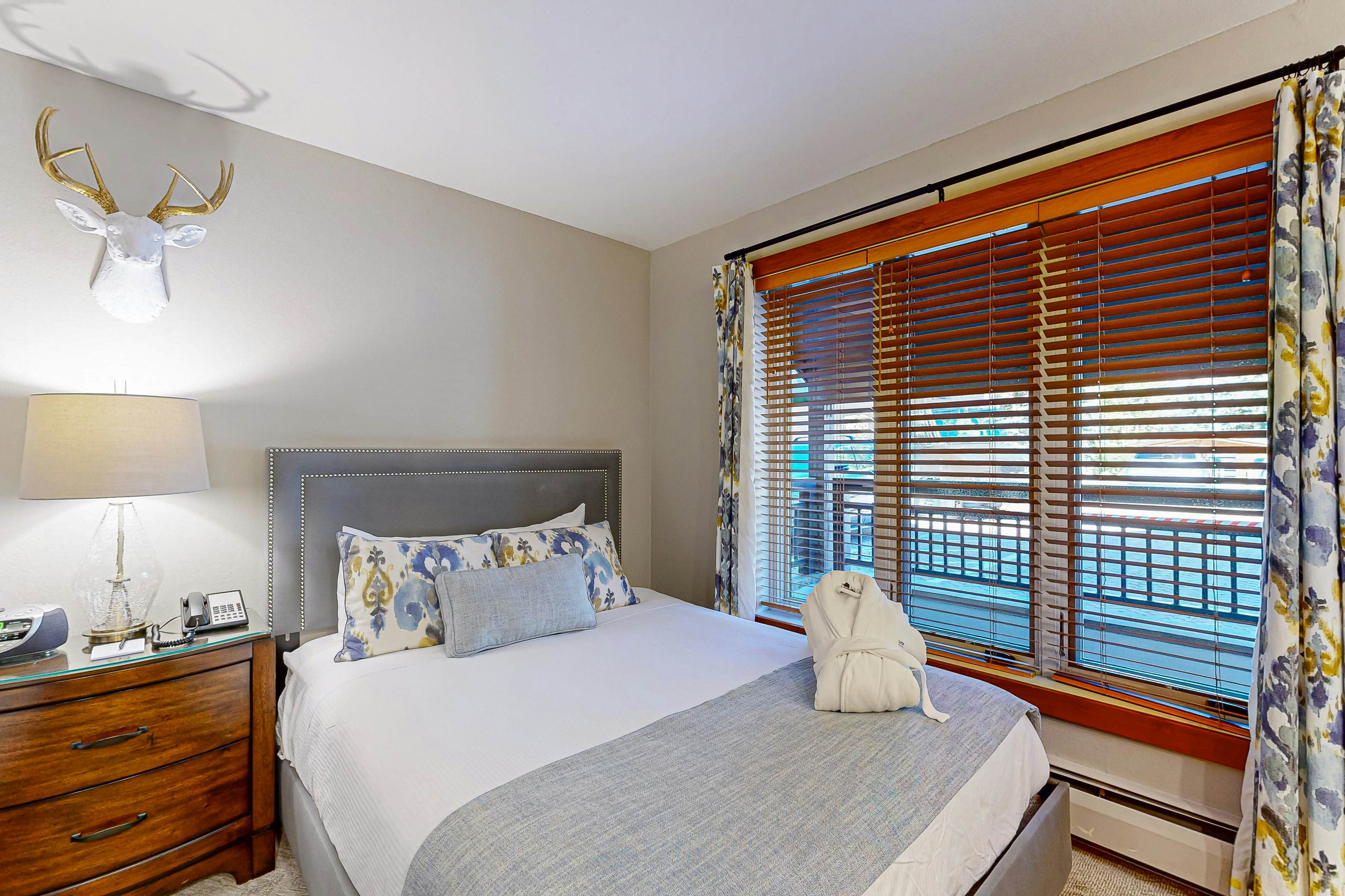 Lion Square Lodge South 365