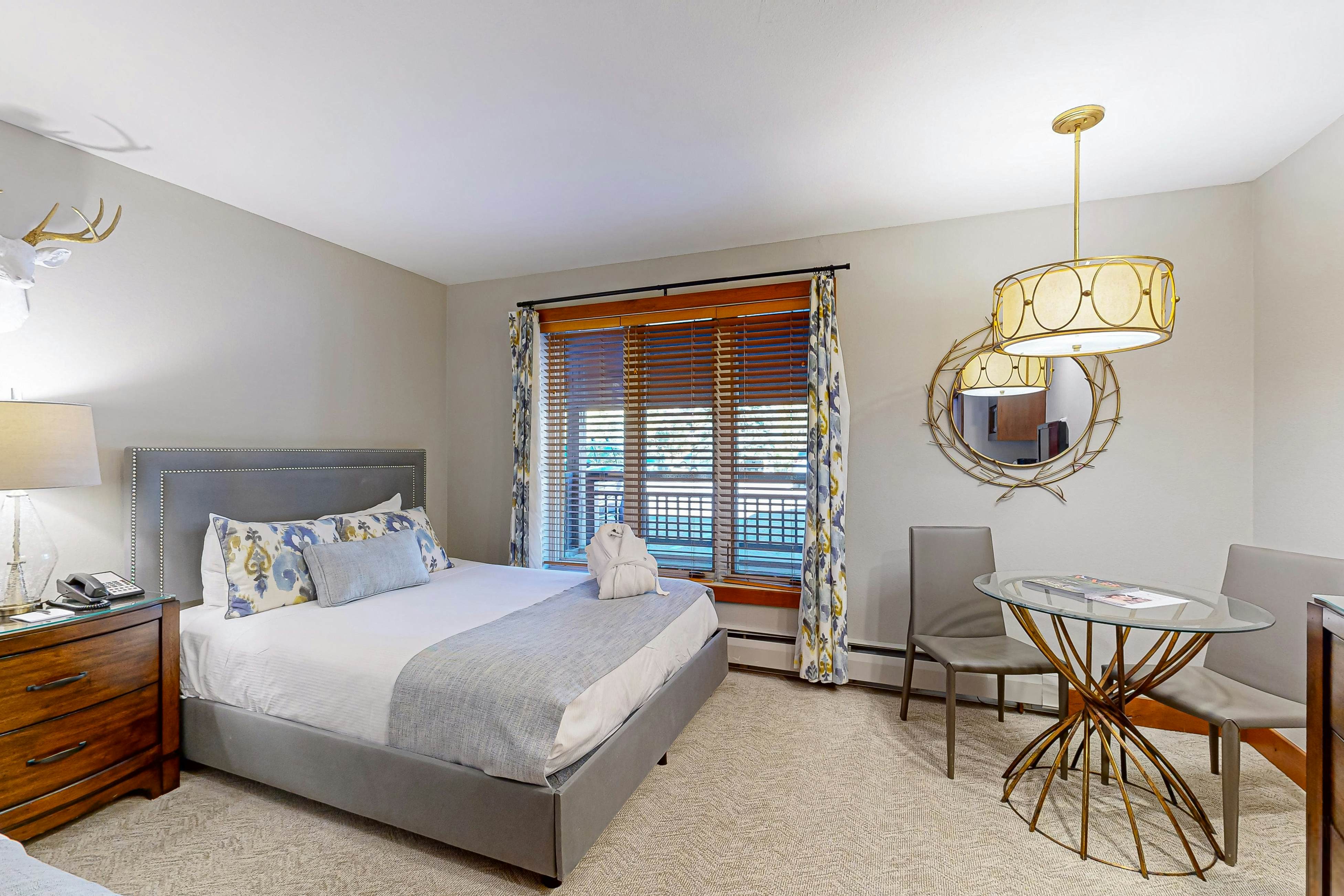 Lion Square Lodge South 365