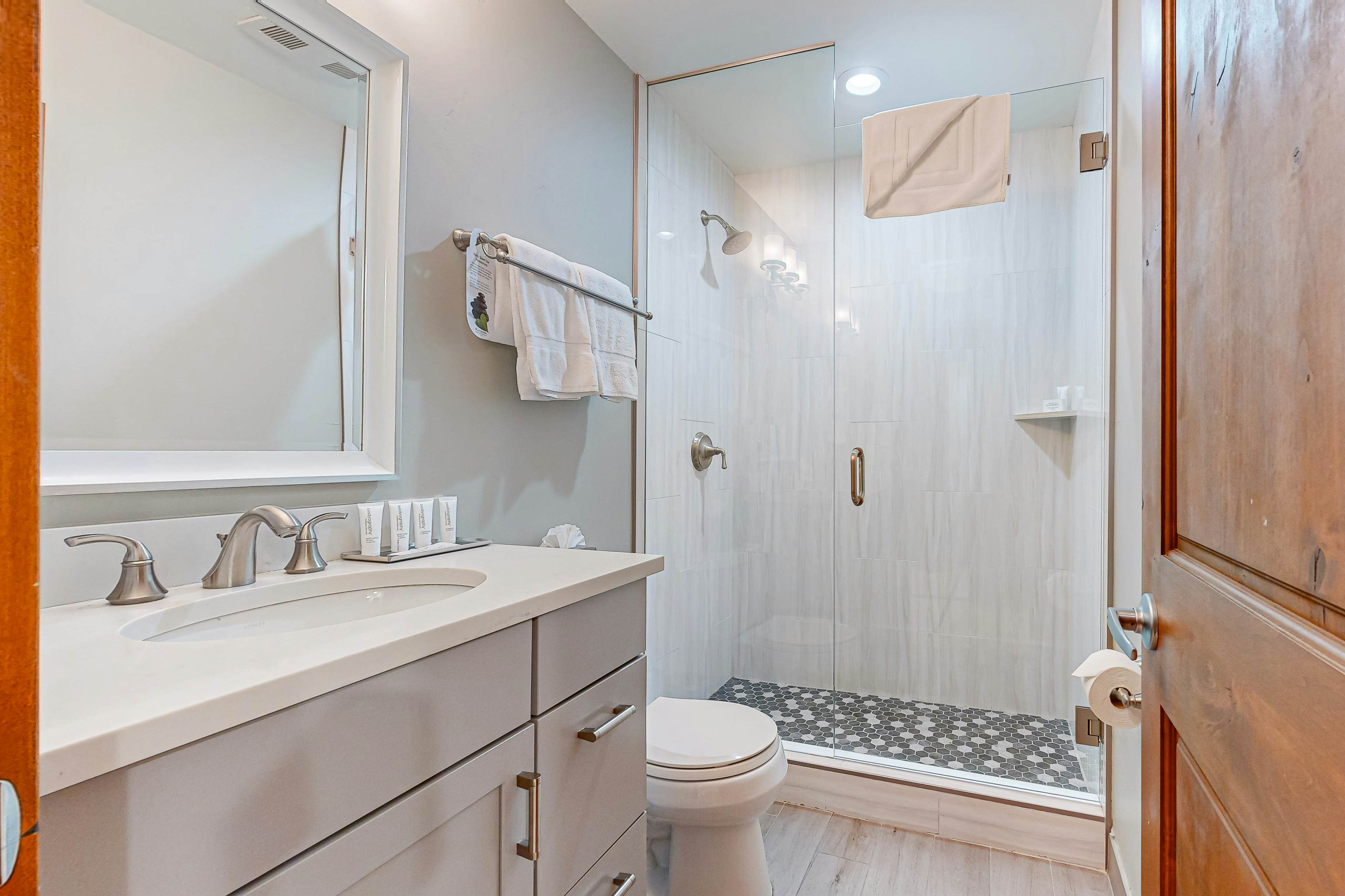 Lion Square Lodge South 365