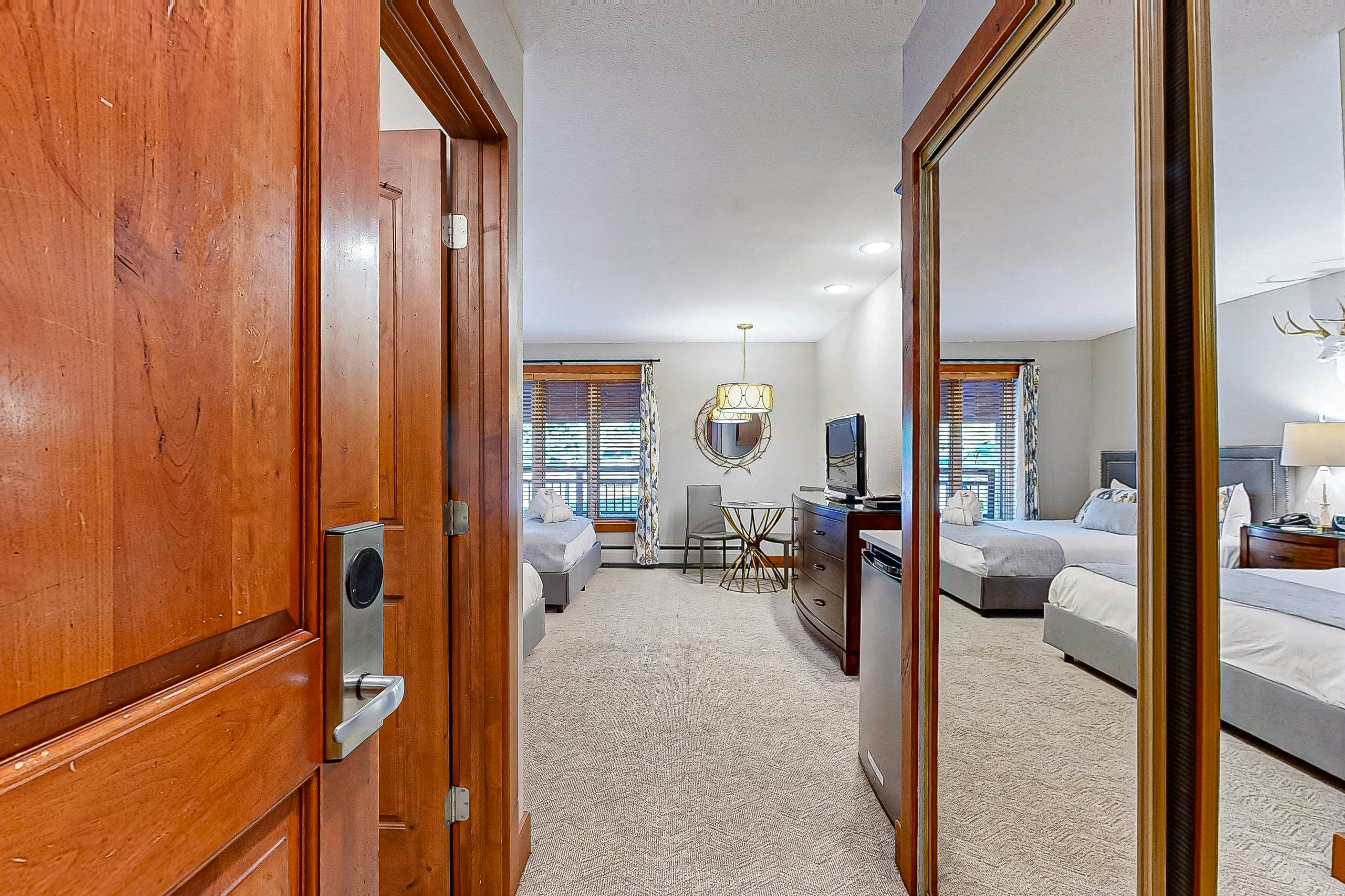 Lion Square Lodge South 365