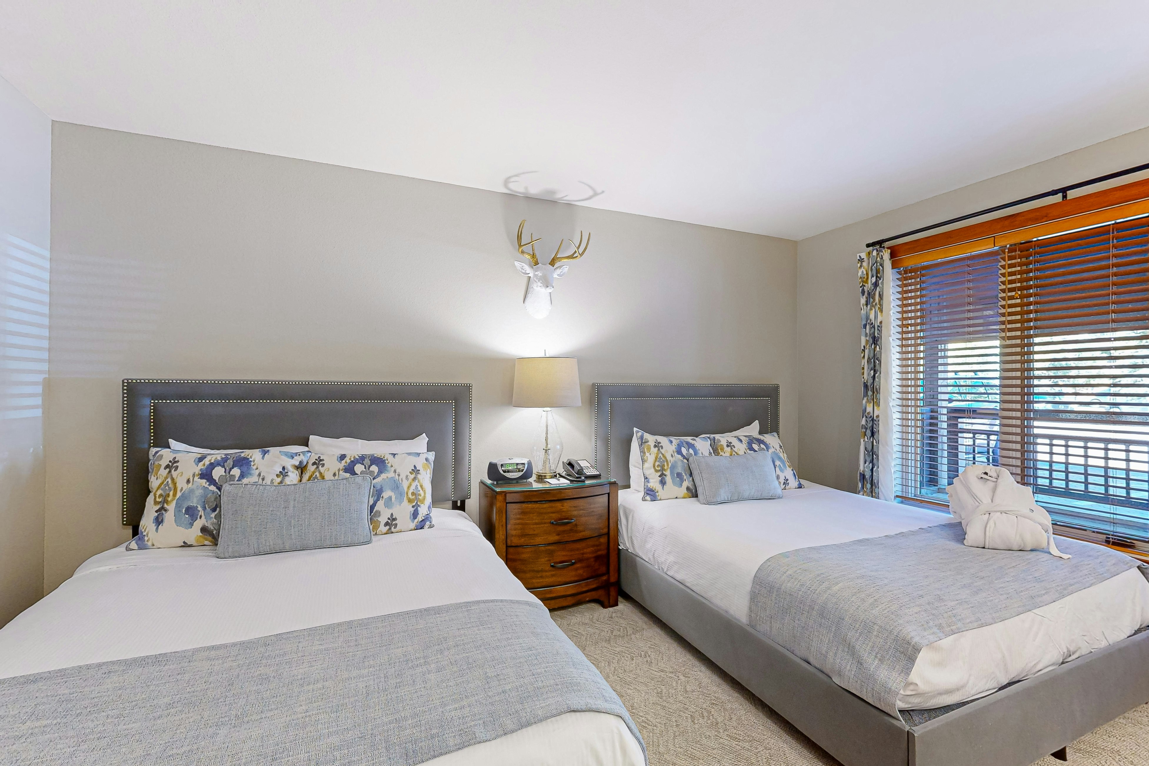 Lion Square Lodge South 365