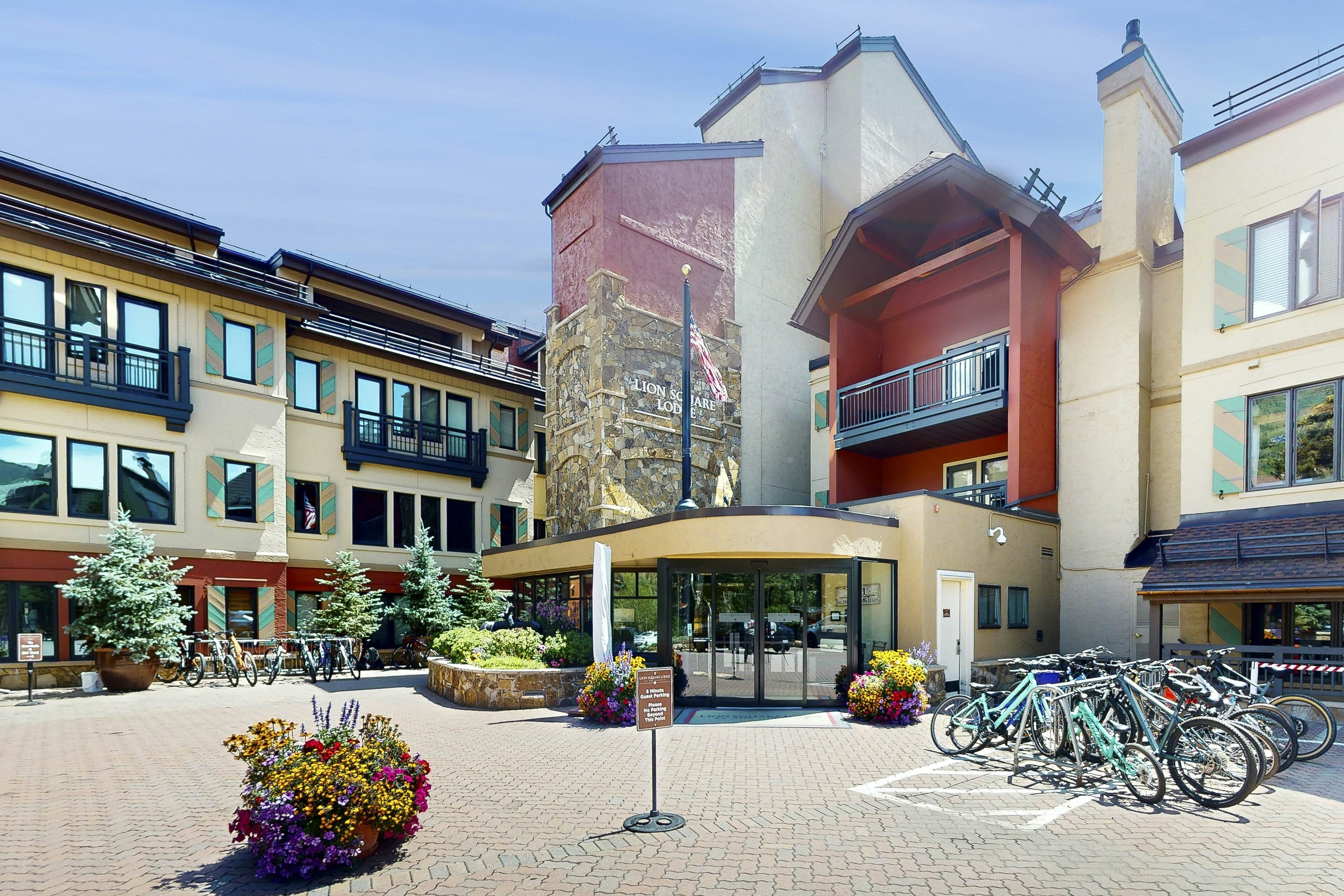 Lion Square Lodge South 365