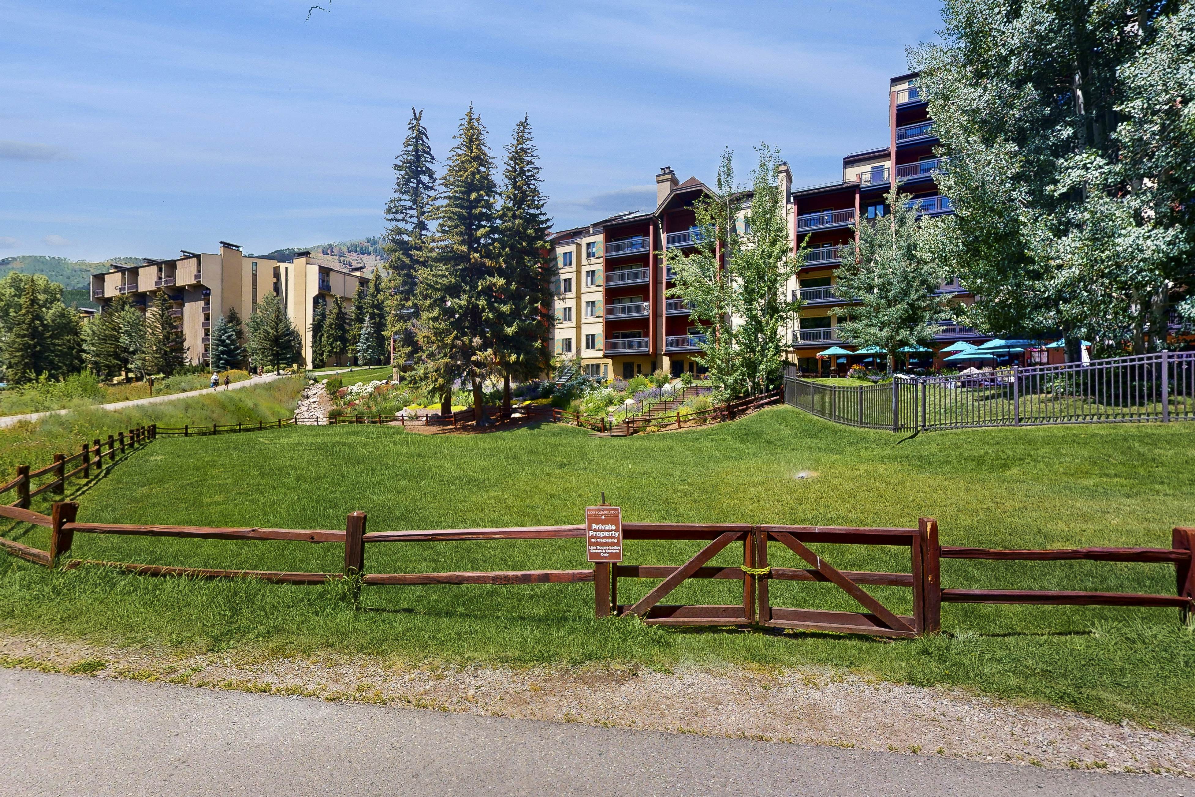 Lion Square Lodge South 365