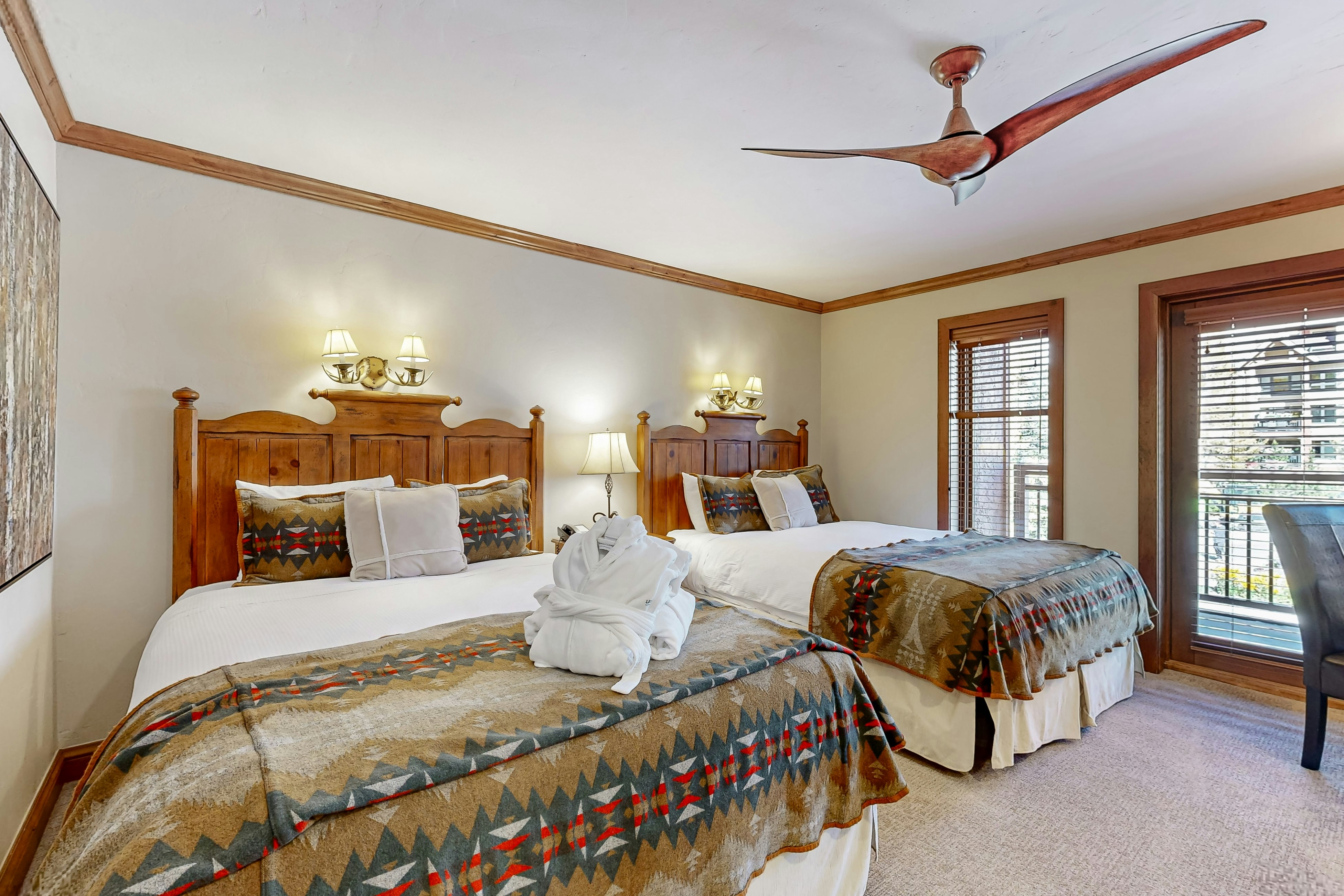 Lion Square Lodge South 477