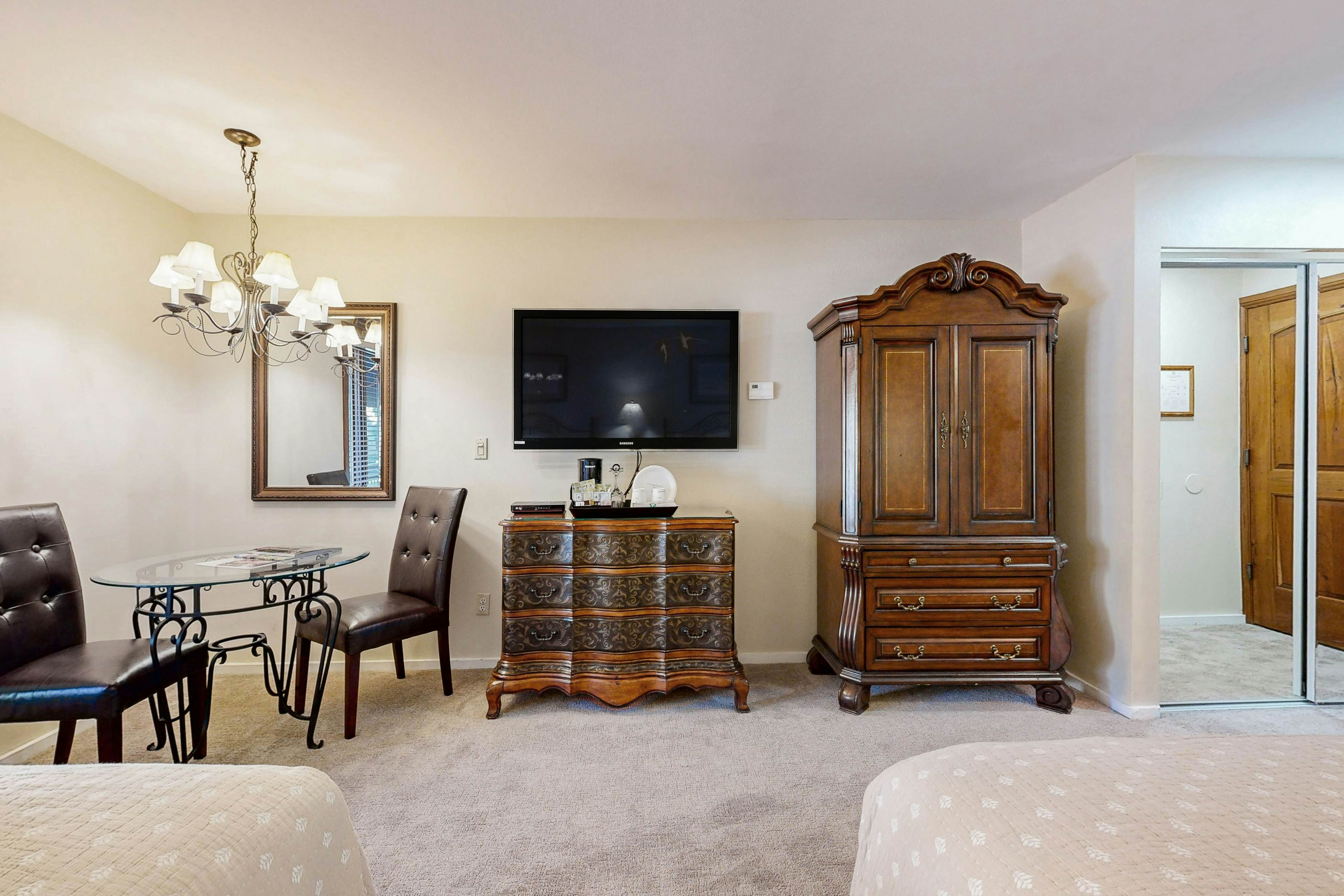 Lion Square Lodge South 373