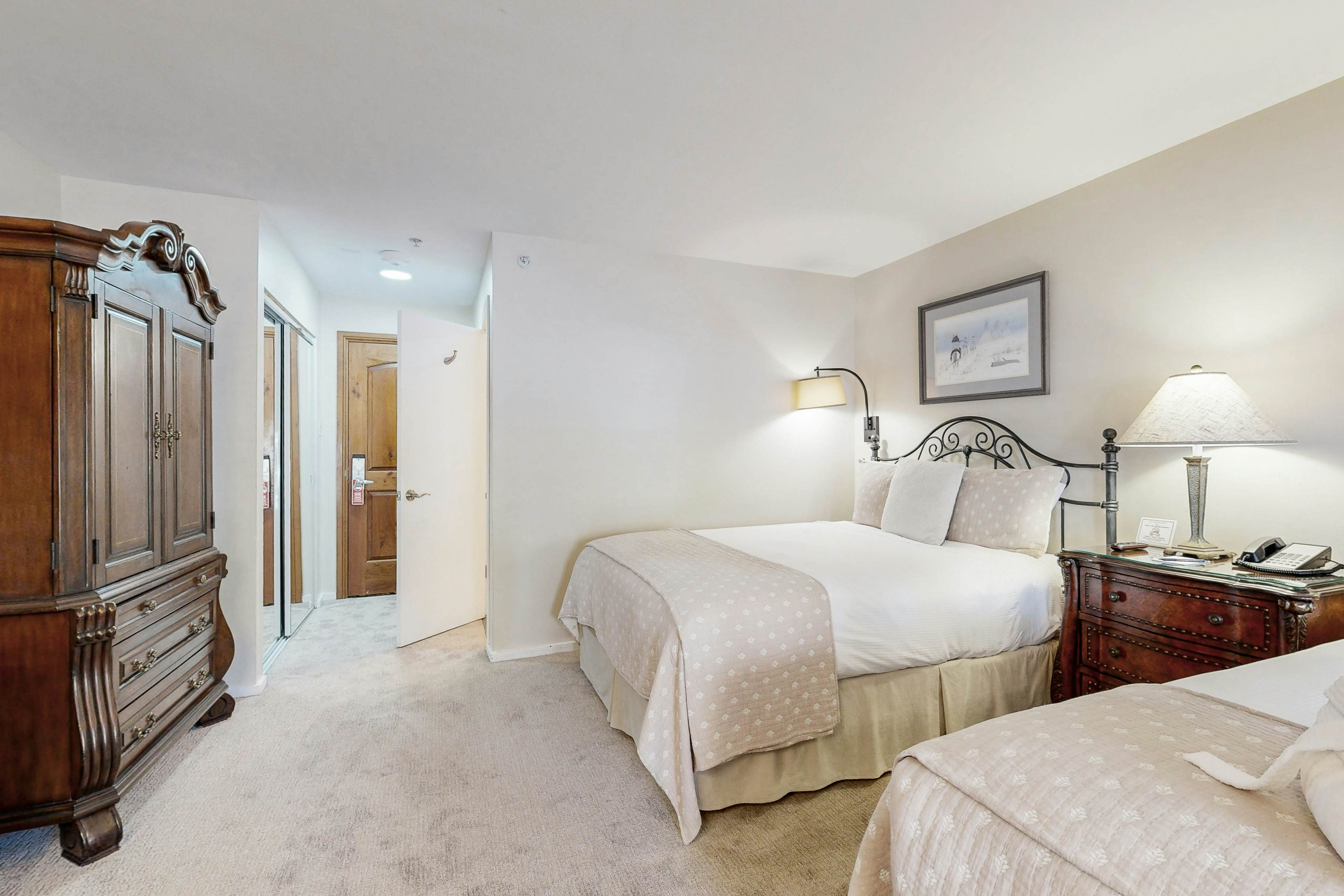 Lion Square Lodge South 373