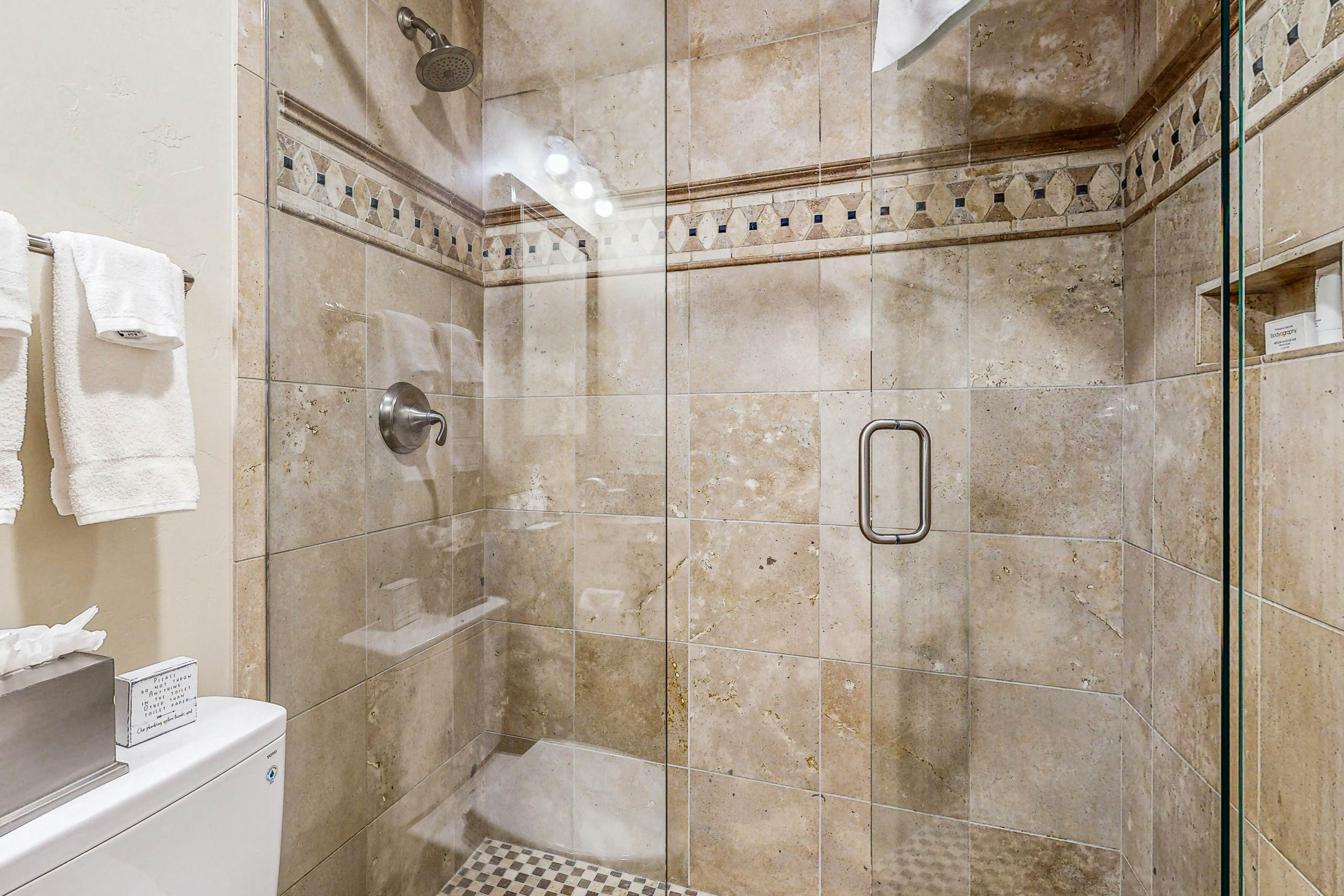 Lion Square Lodge South 377