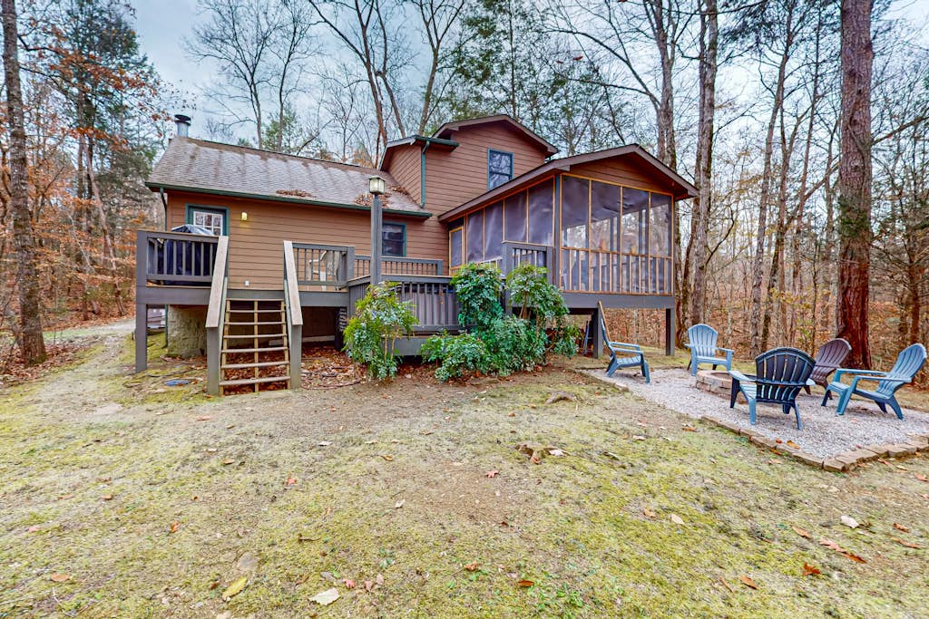Serene Smoky Mtn CabinใปGamesใปFirepitใปPorchใปHot Tub โ Townsend, TN โ vacation rental