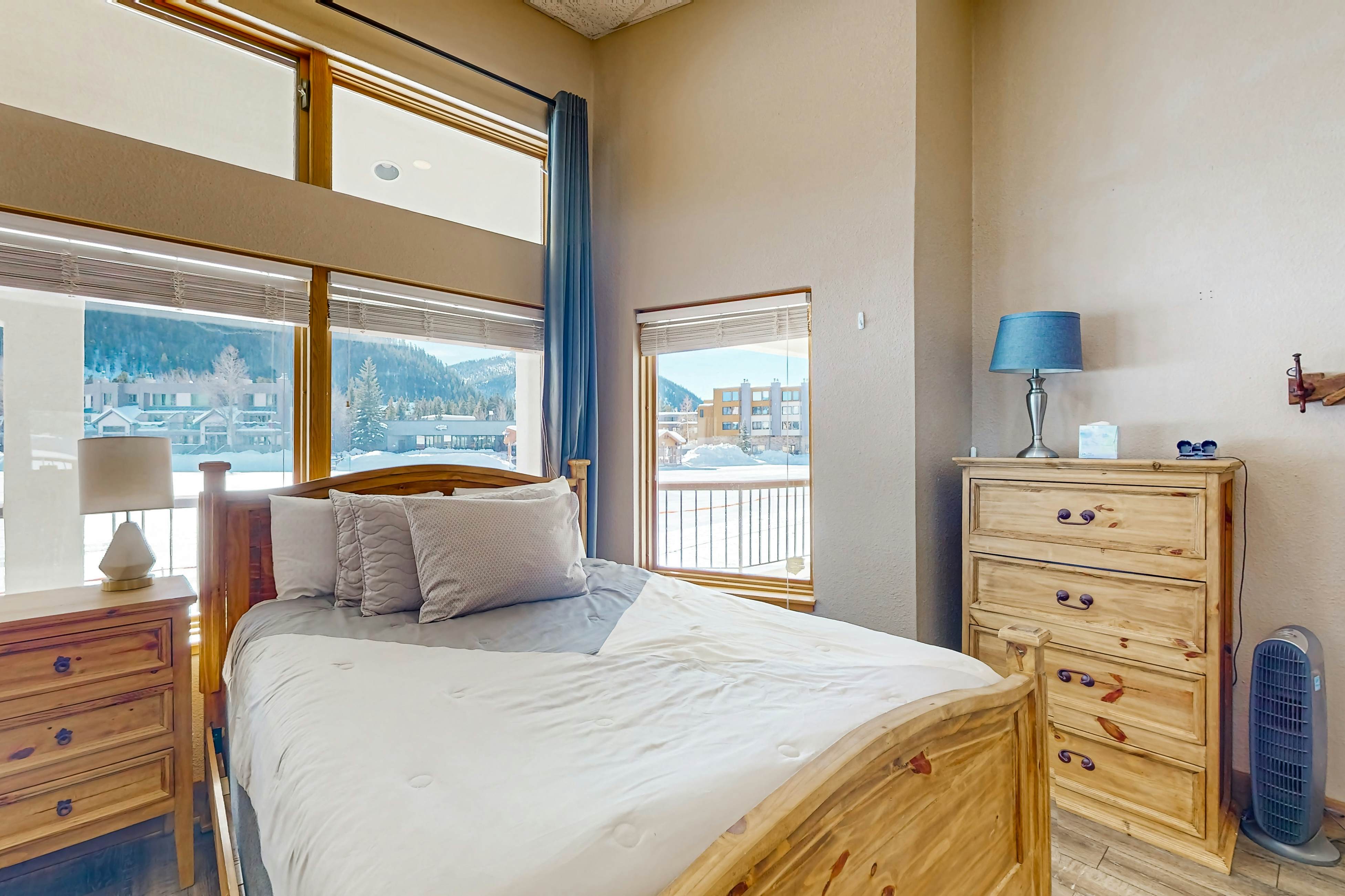 Lakefront Keystone Studio