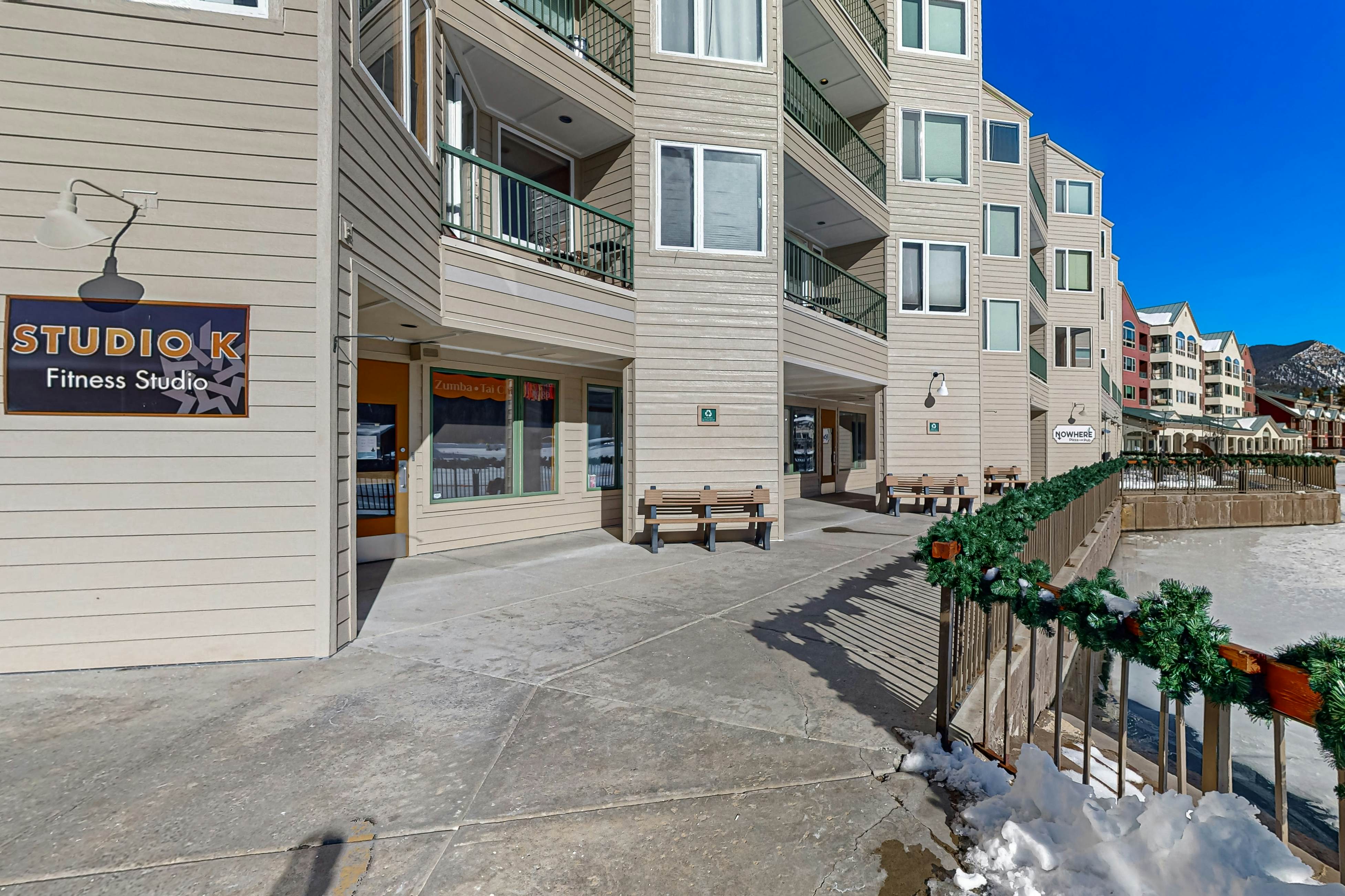 Lakefront Keystone Studio