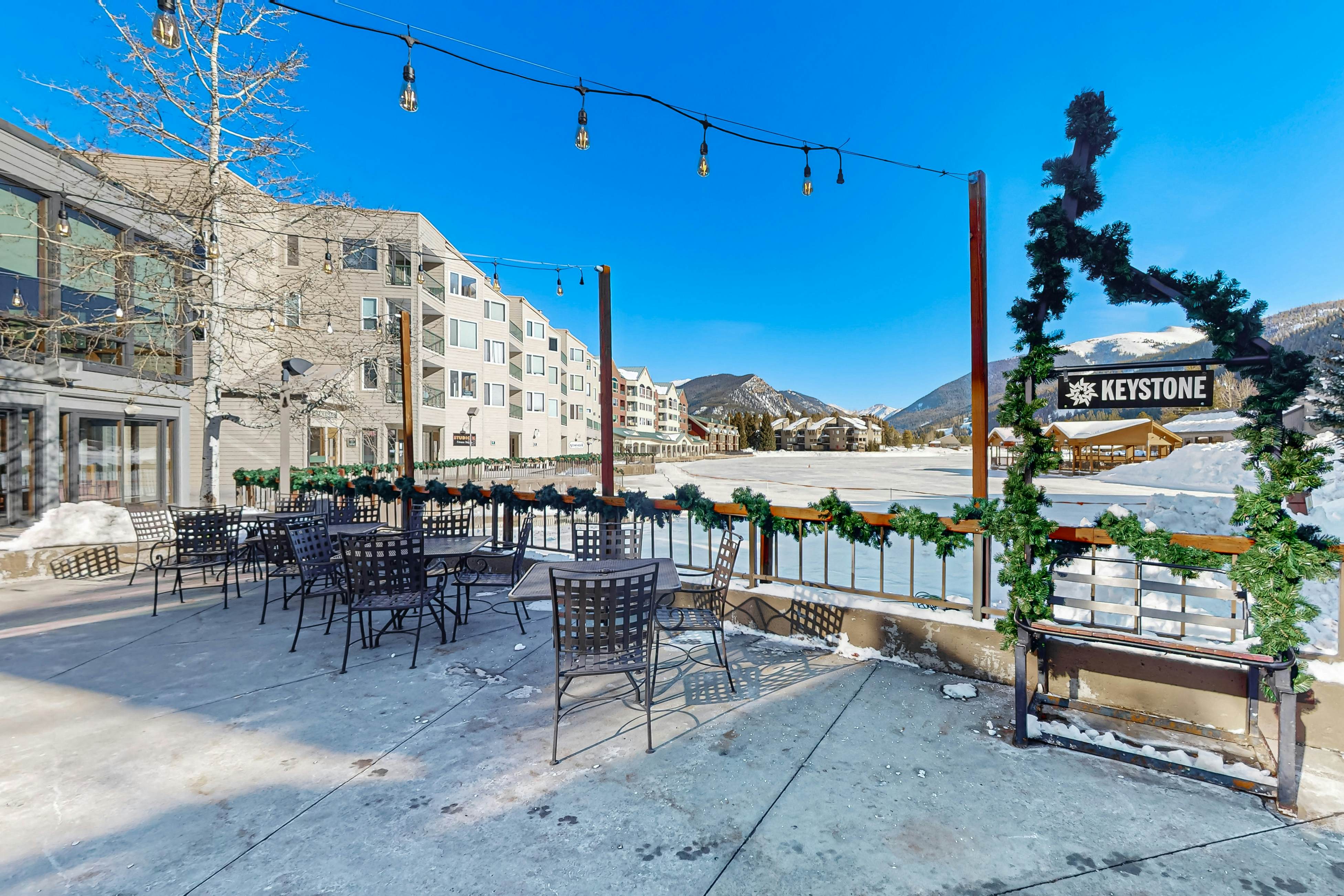 Lakefront Keystone Studio