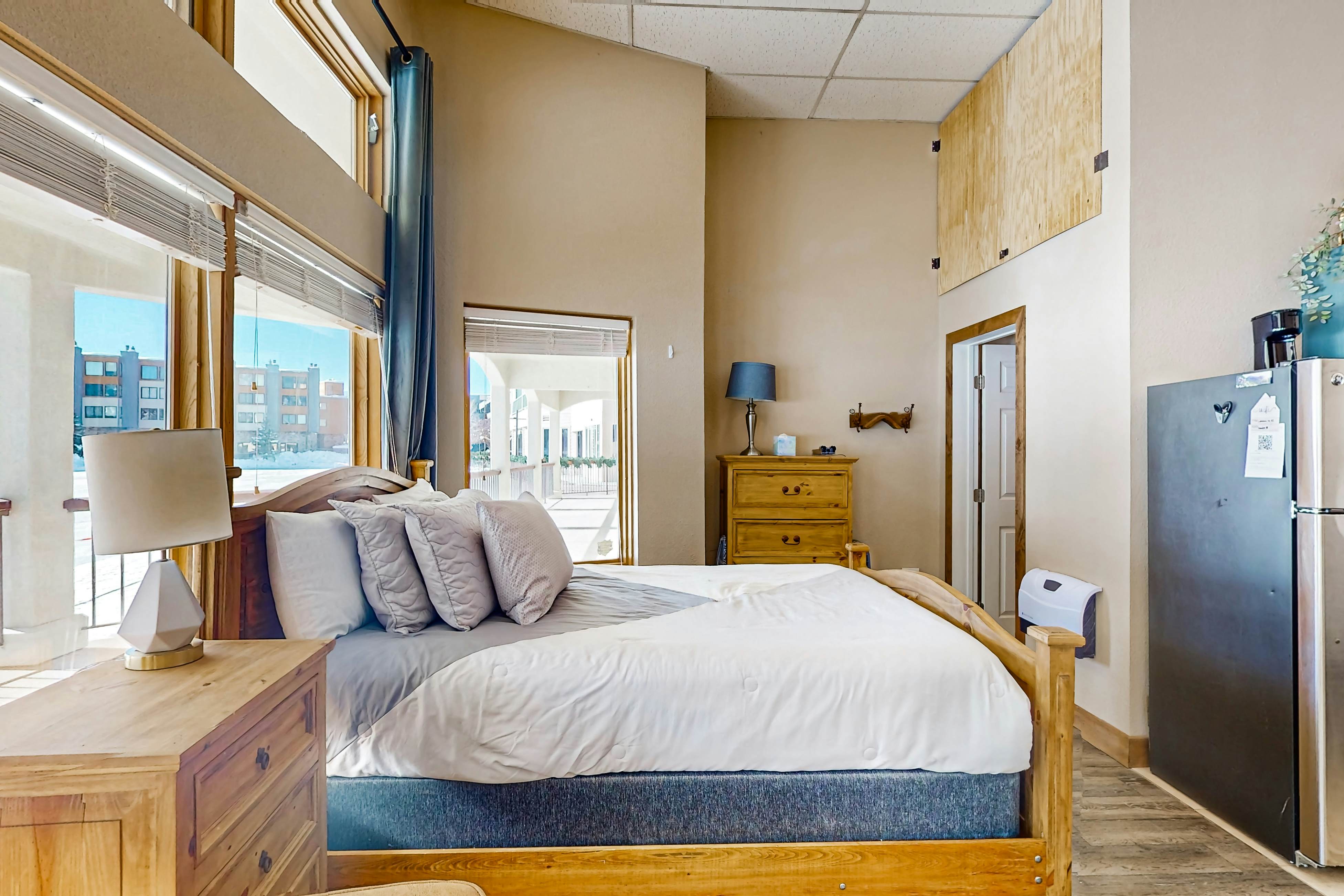 Lakefront Keystone Studio