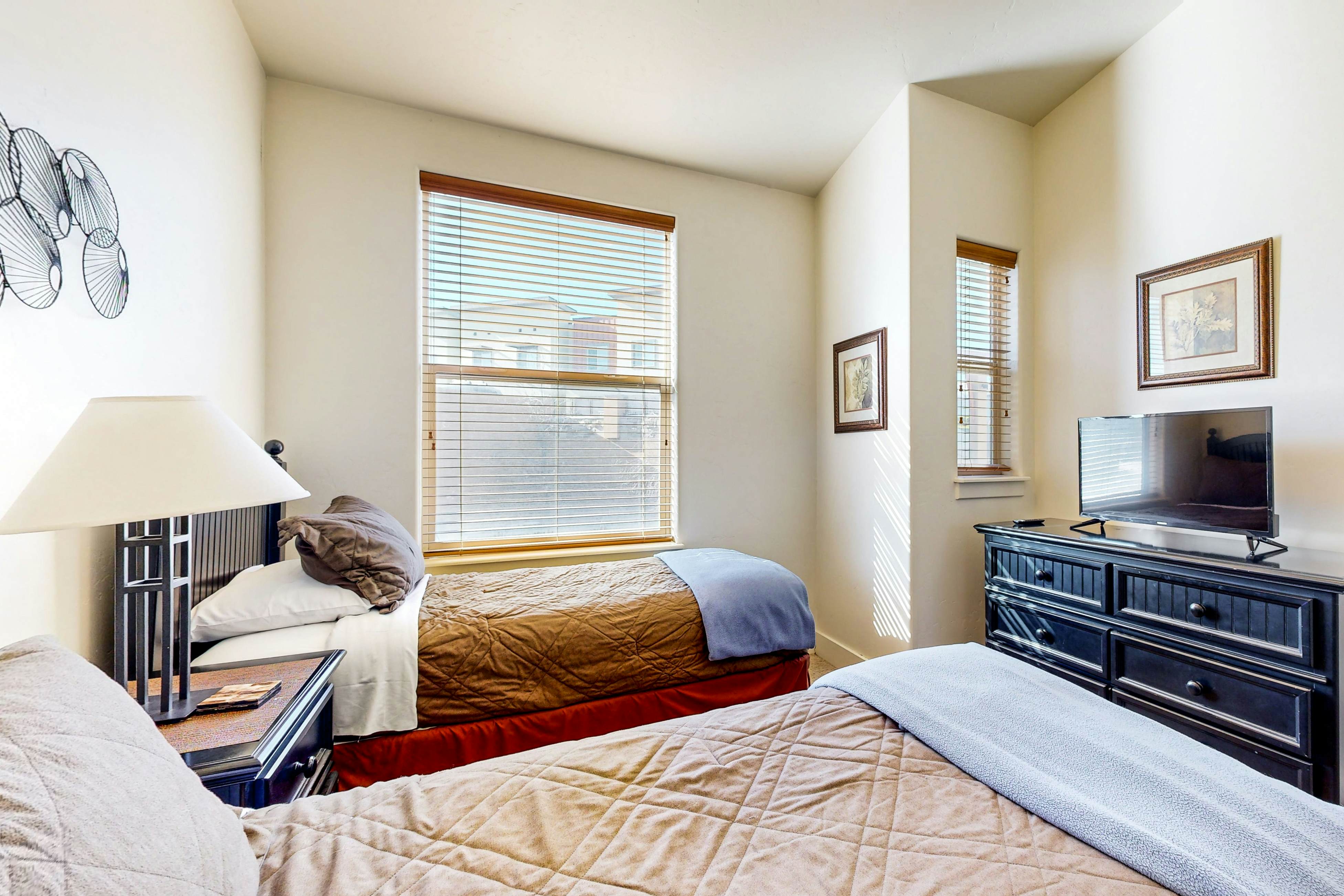 Newpark Townhomes 28