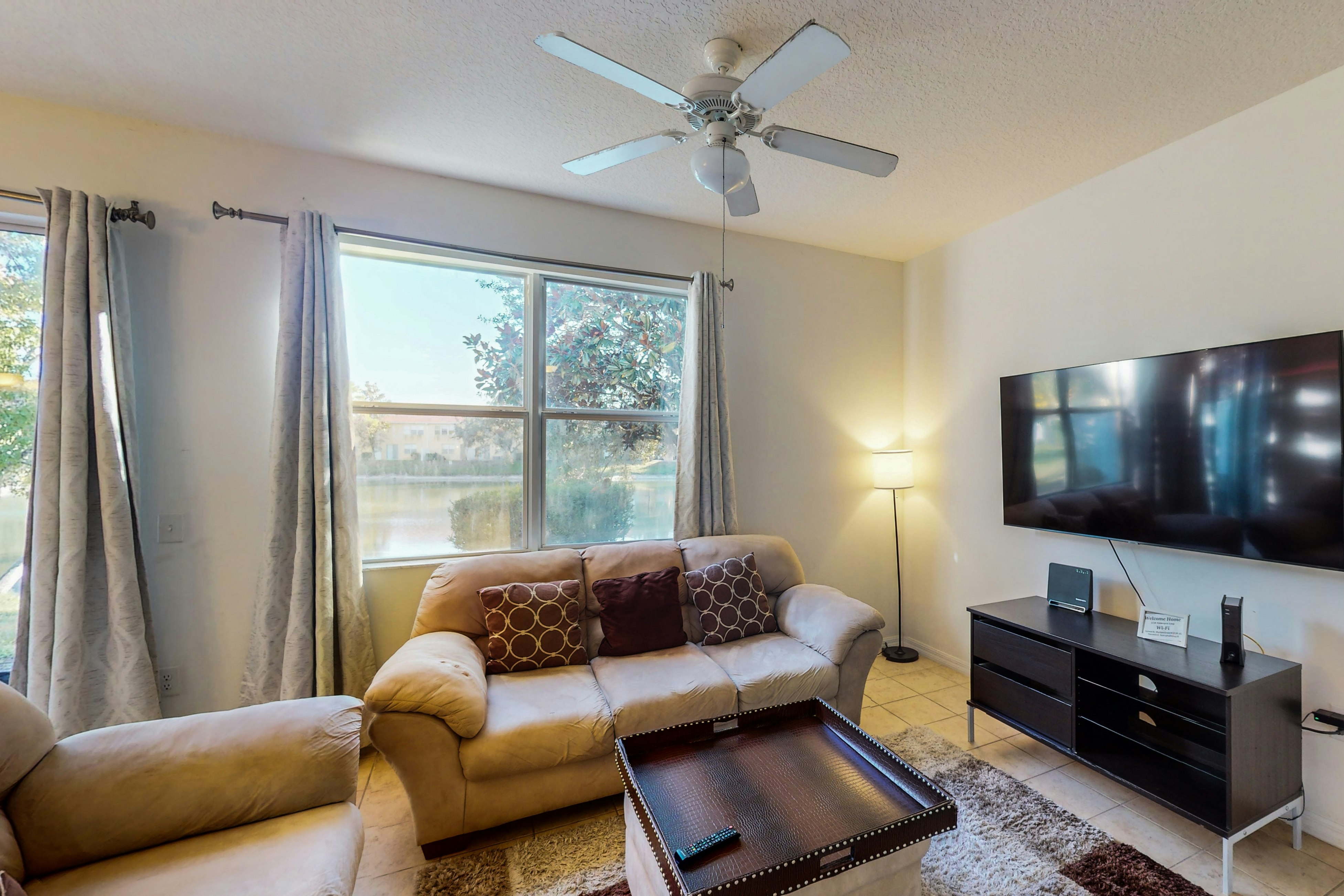 Comfy Escape - Compass Bay Resort