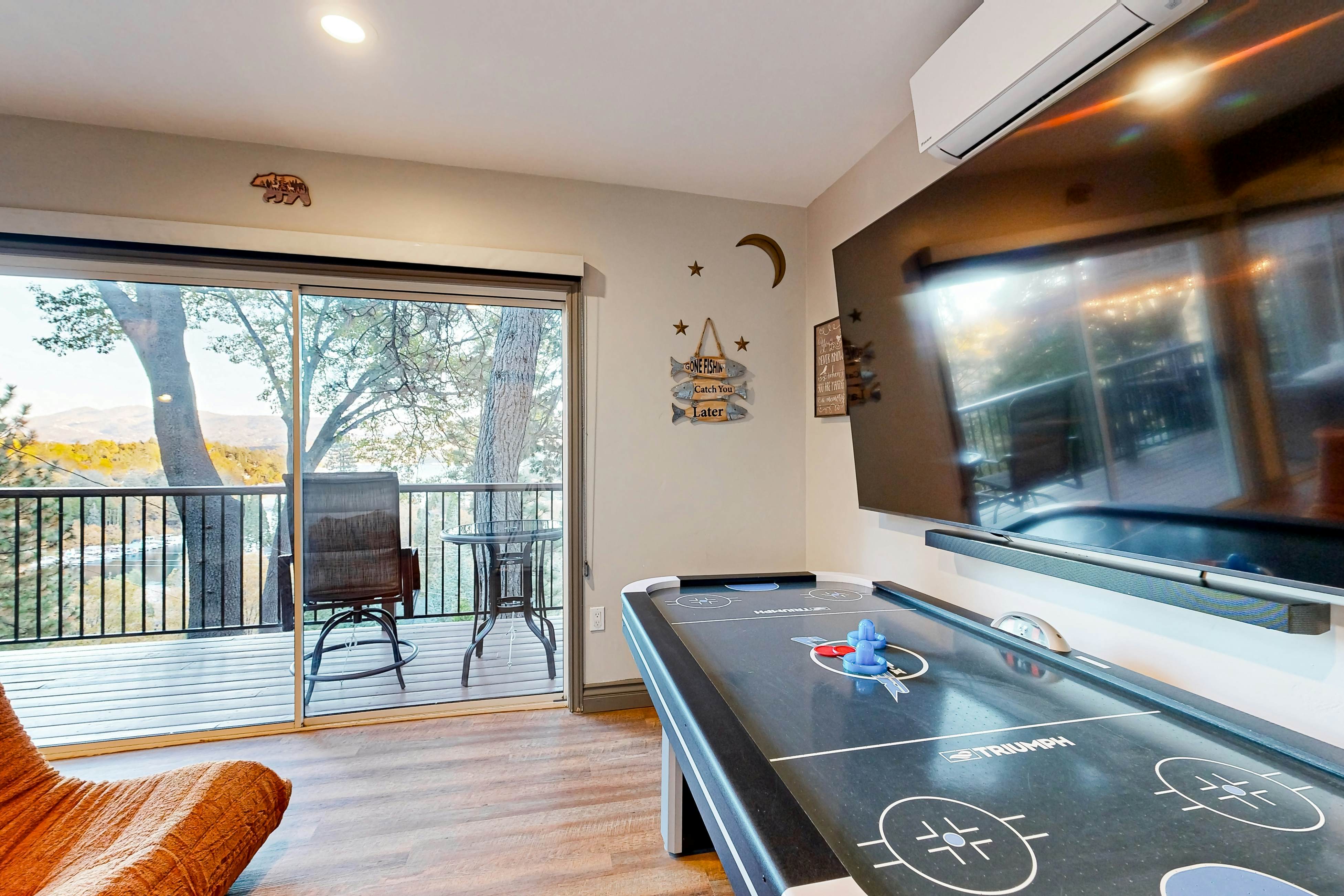 Surreal Feel Lakeview Chalet 