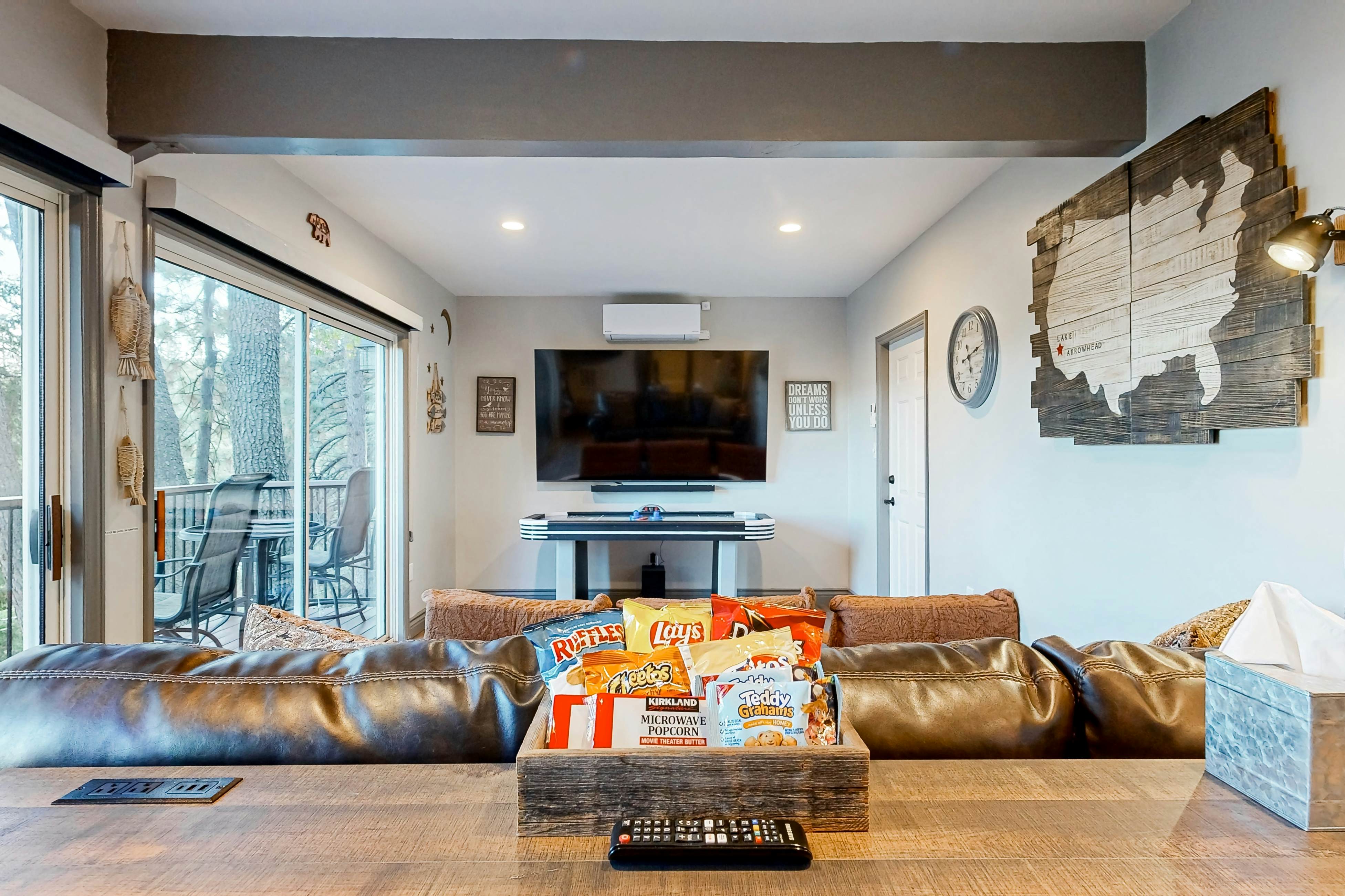 Surreal Feel Lakeview Chalet 