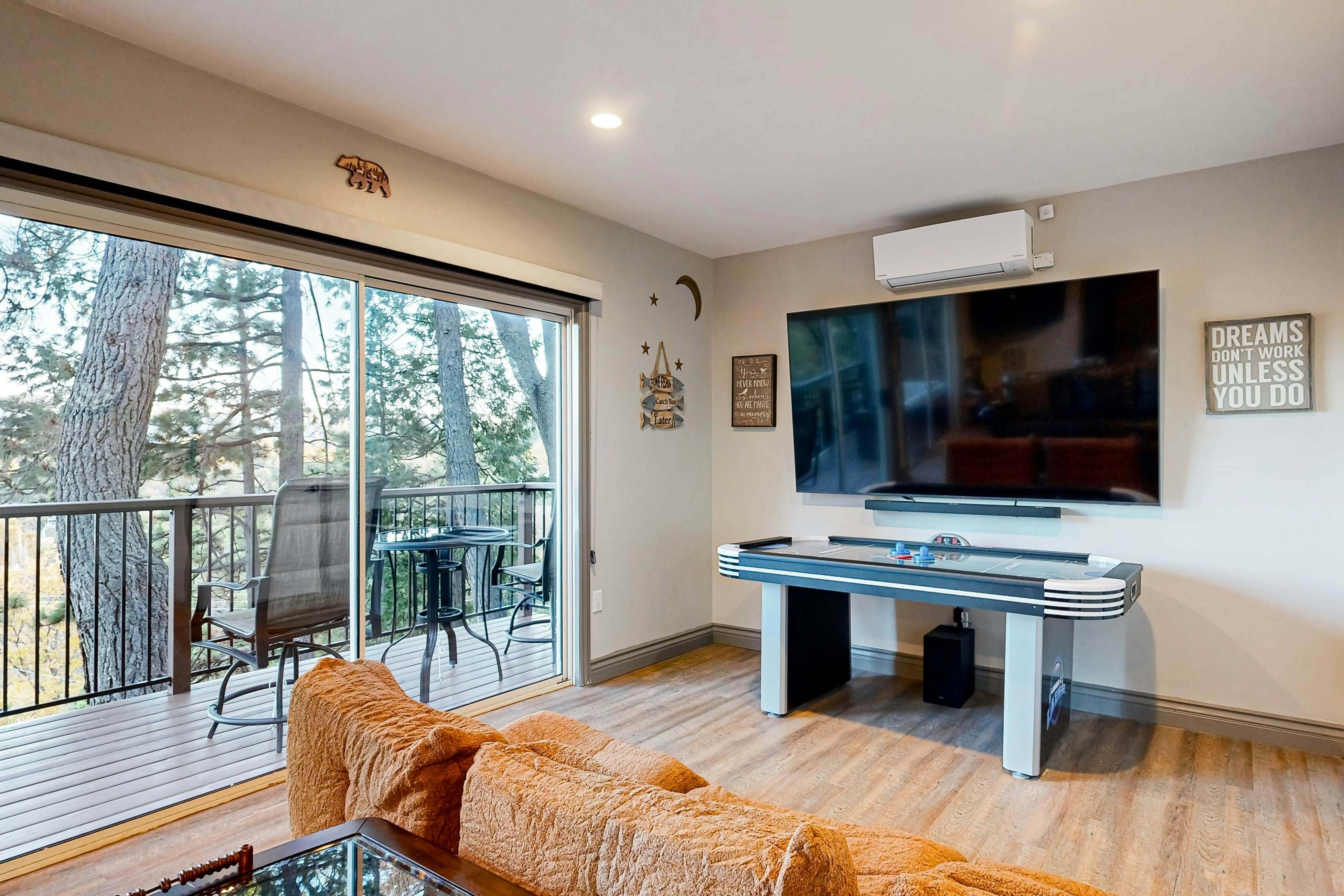 Surreal Feel Lakeview Chalet 