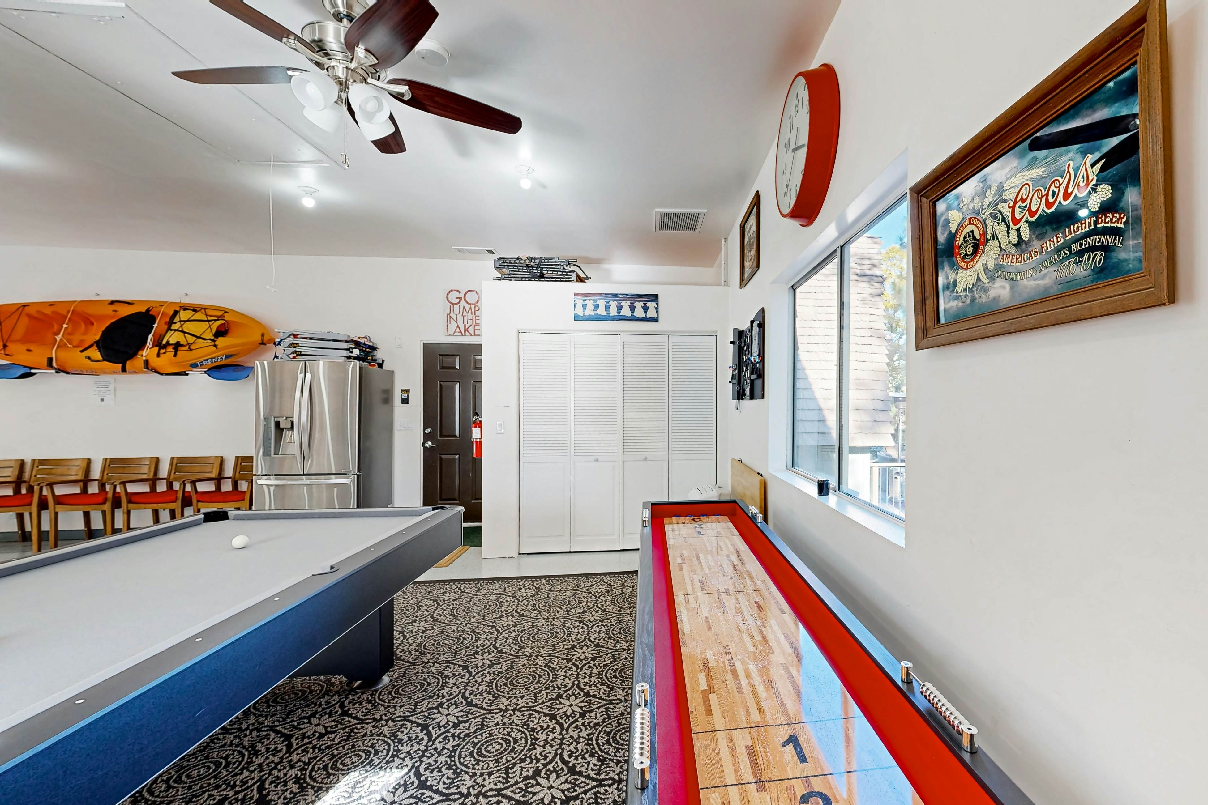 Surreal Feel Lakeview Chalet 