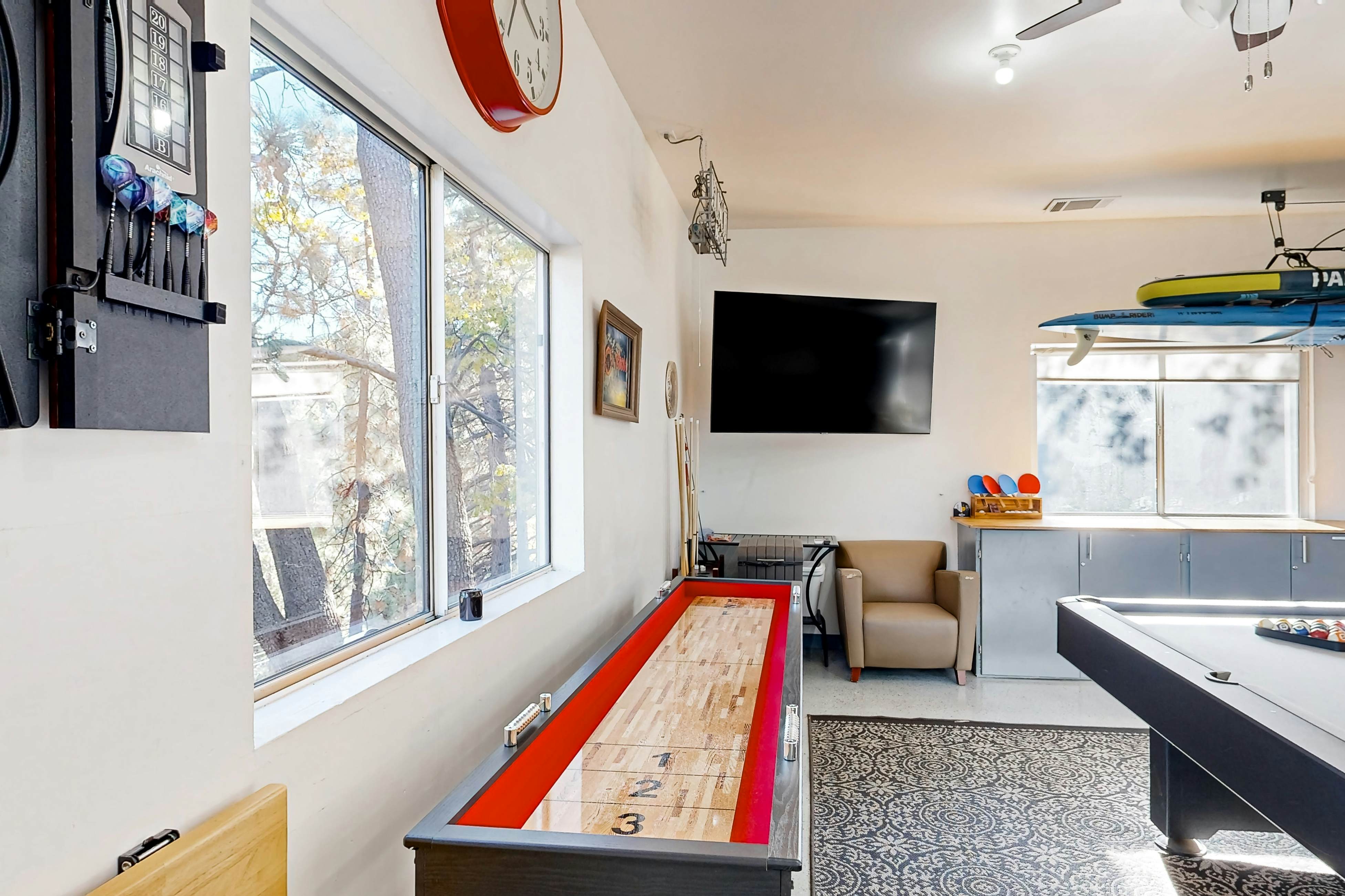 Surreal Feel Lakeview Chalet 