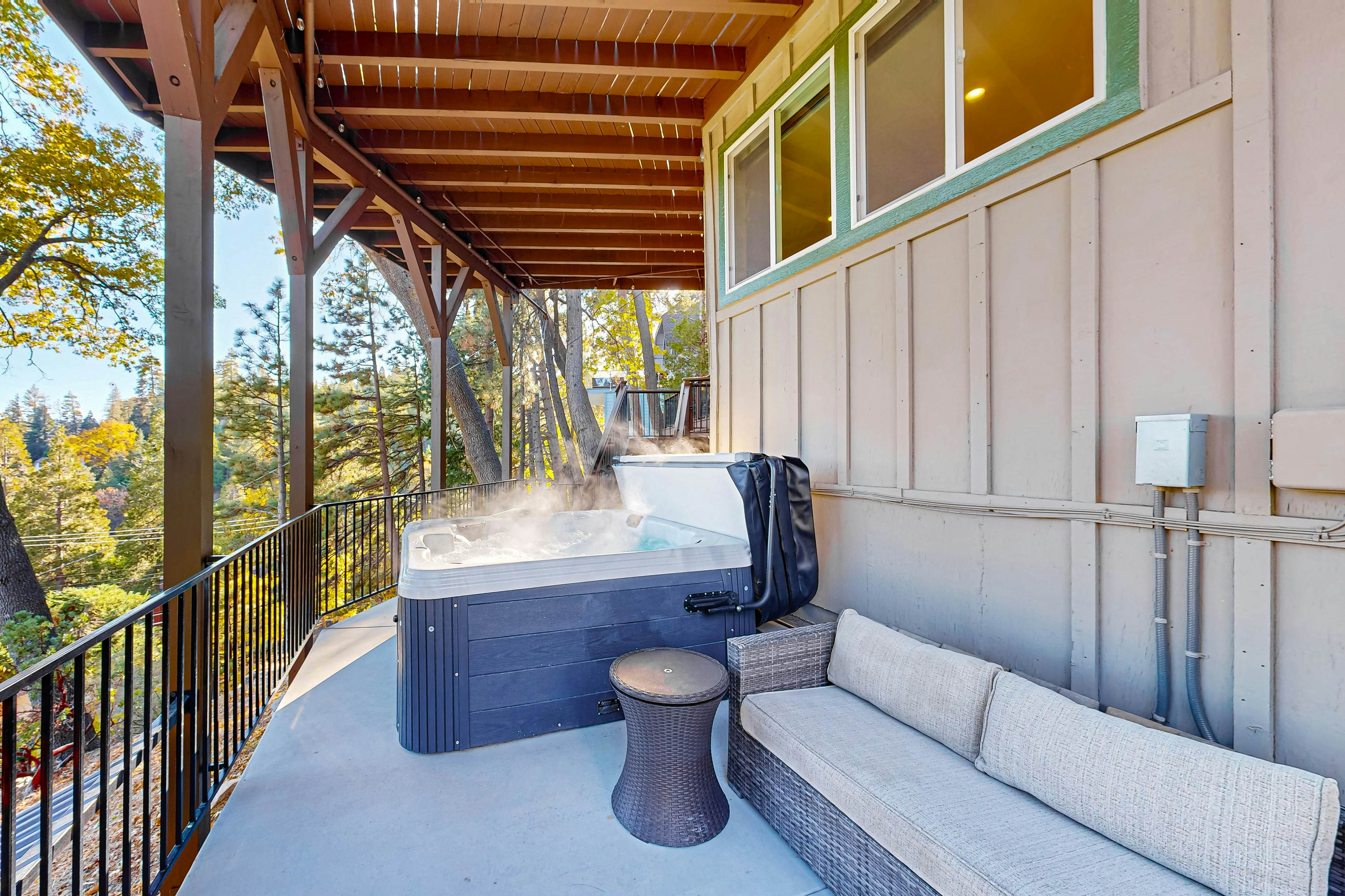 Surreal Feel Lakeview Chalet 