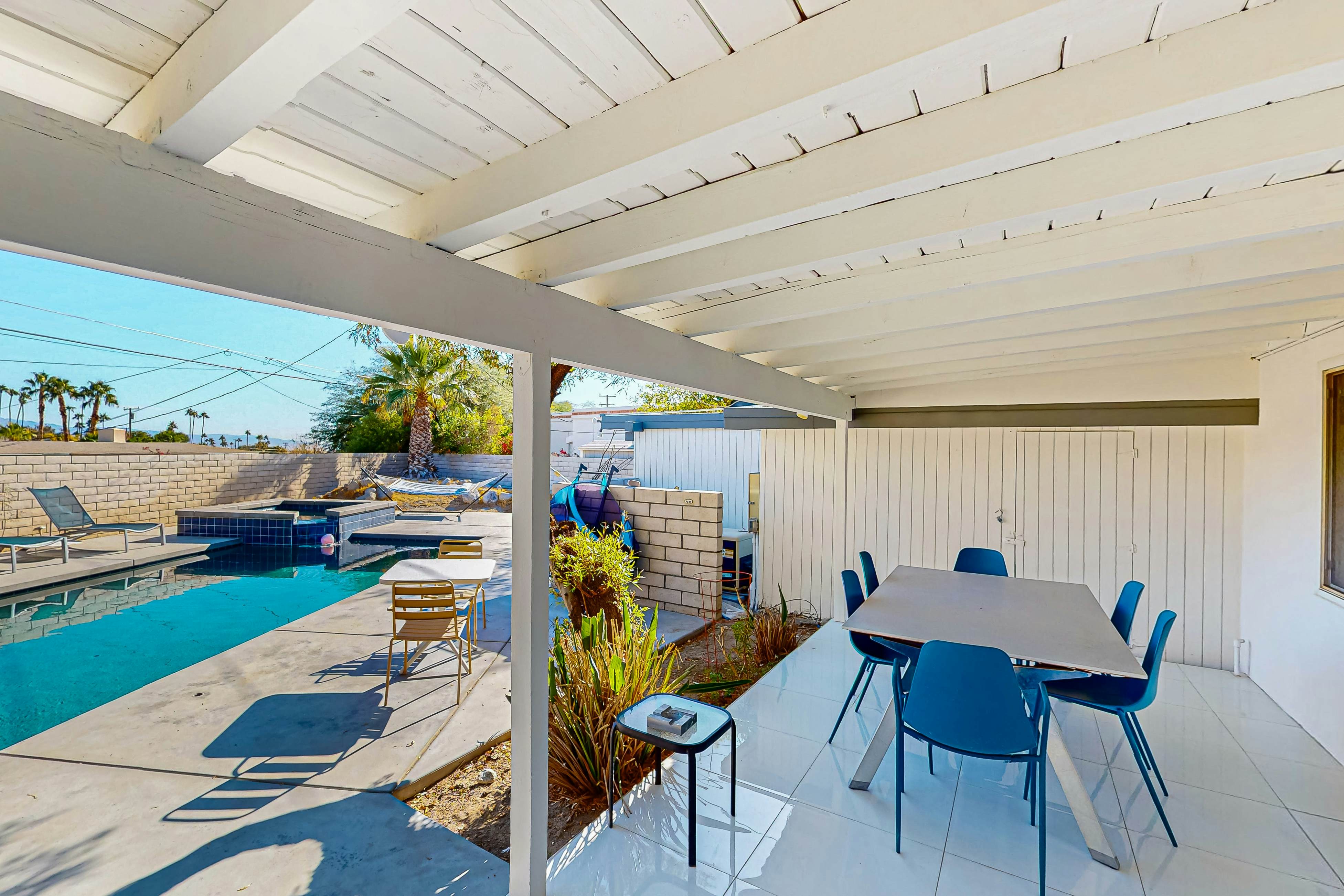 Palm Springs Oasis - 68660