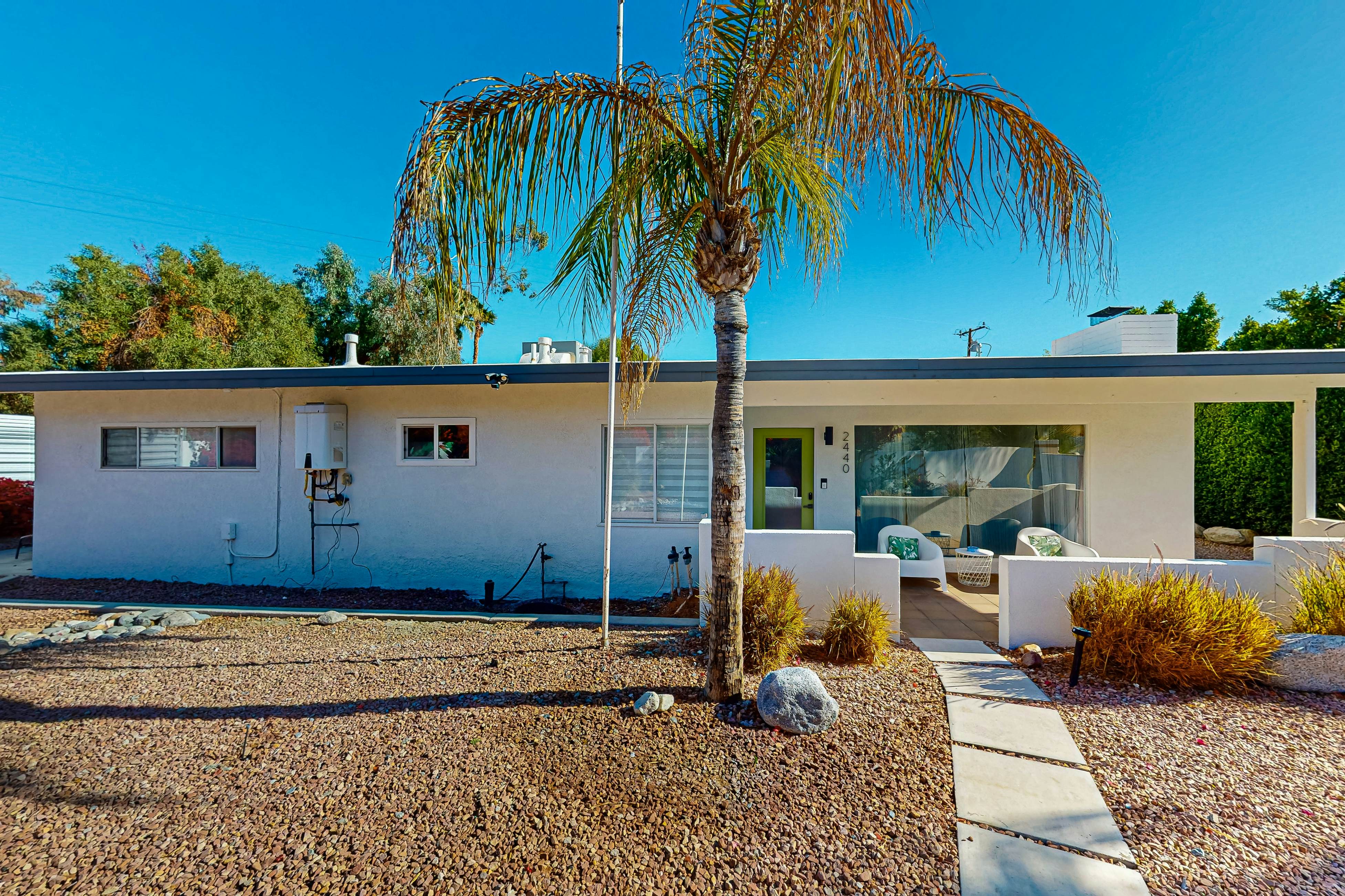 Palm Springs Oasis - 68660