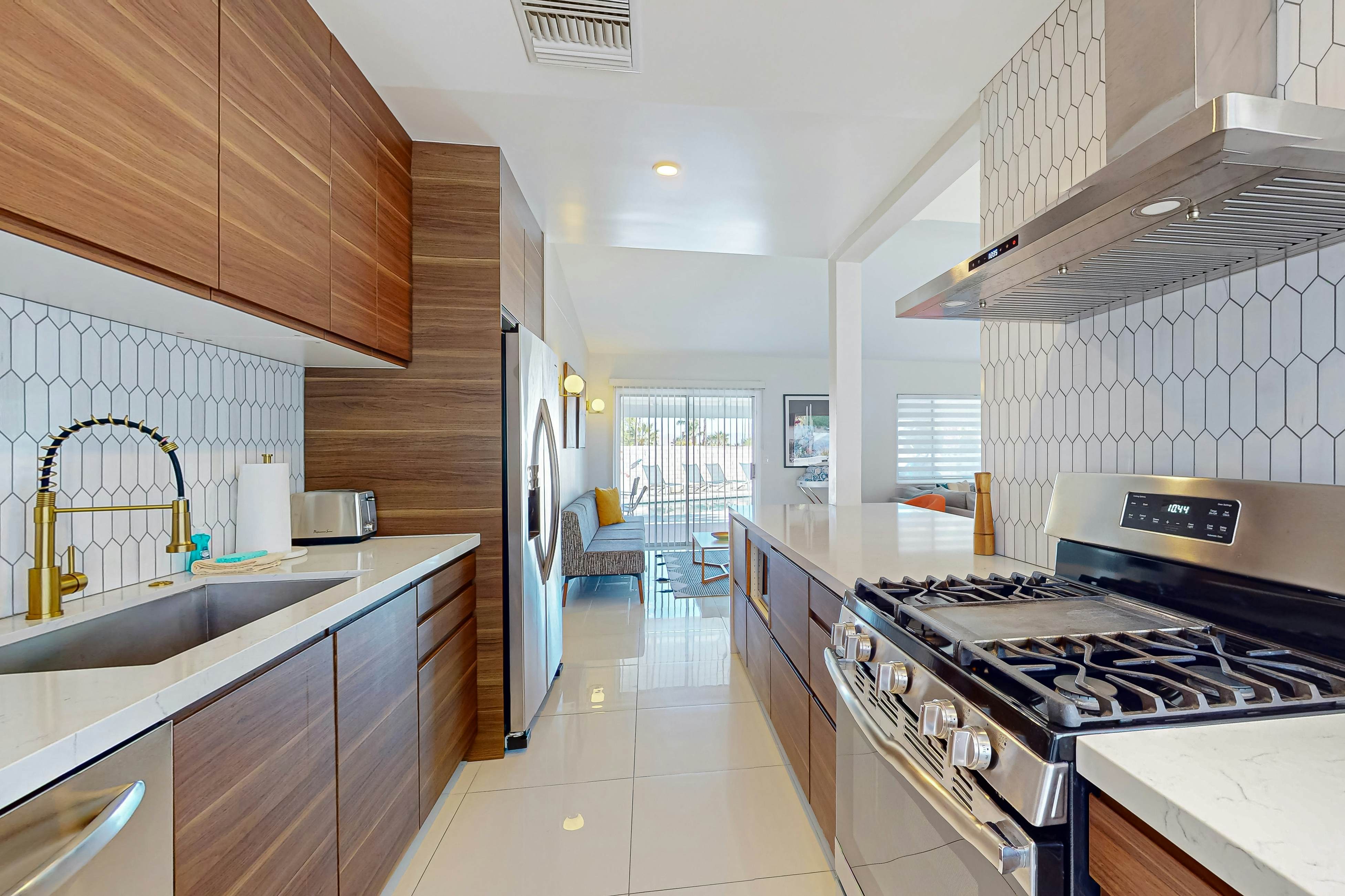 Palm Springs Oasis - 68660