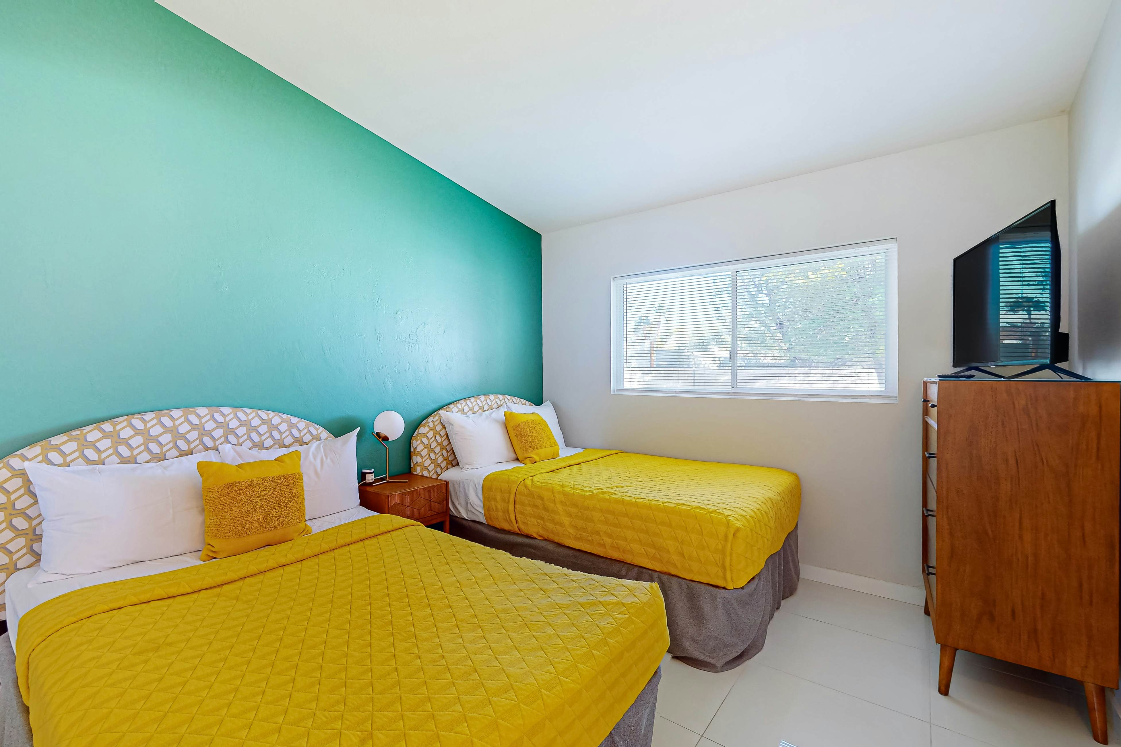 Palm Springs Oasis - 68660