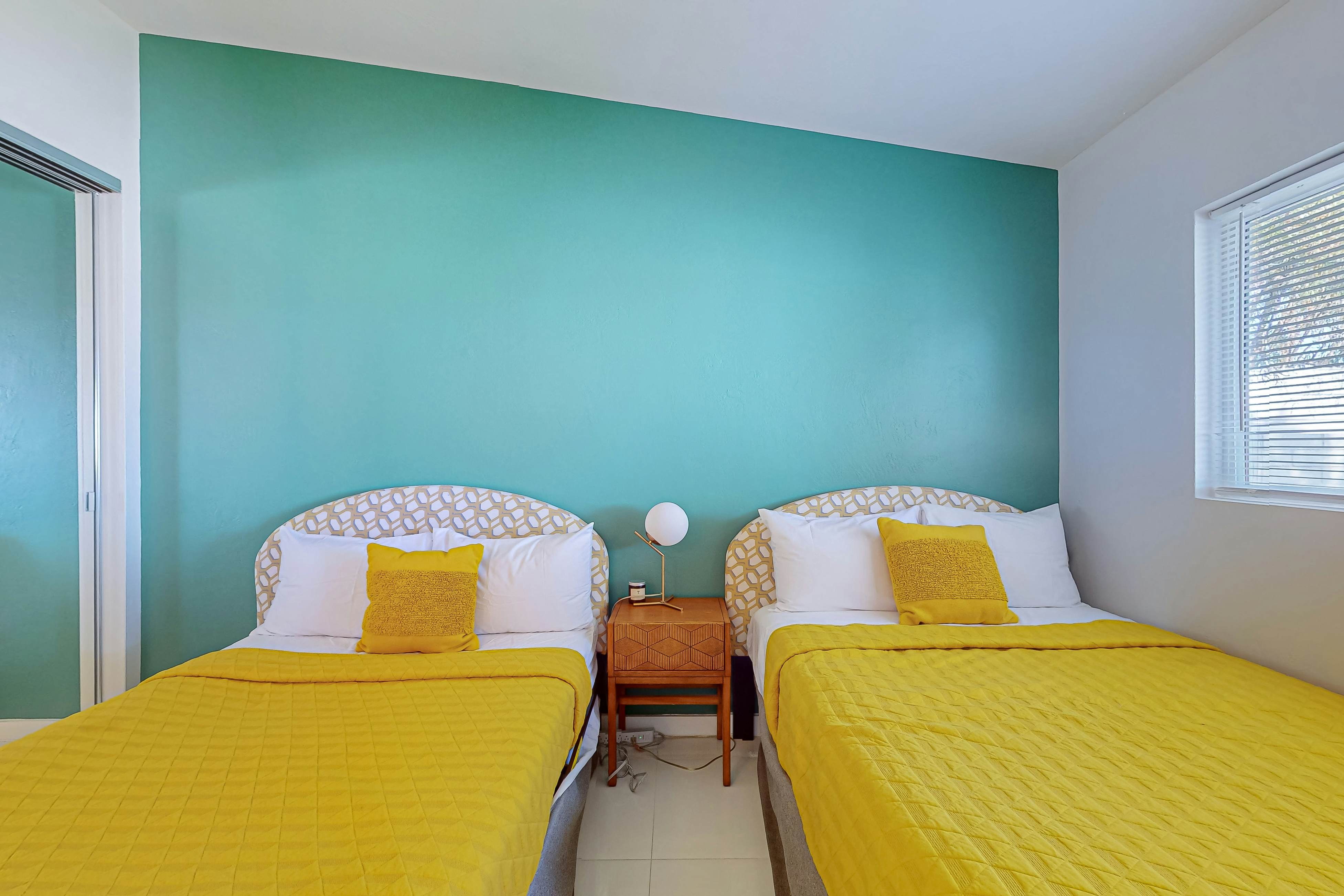 Palm Springs Oasis - 68660