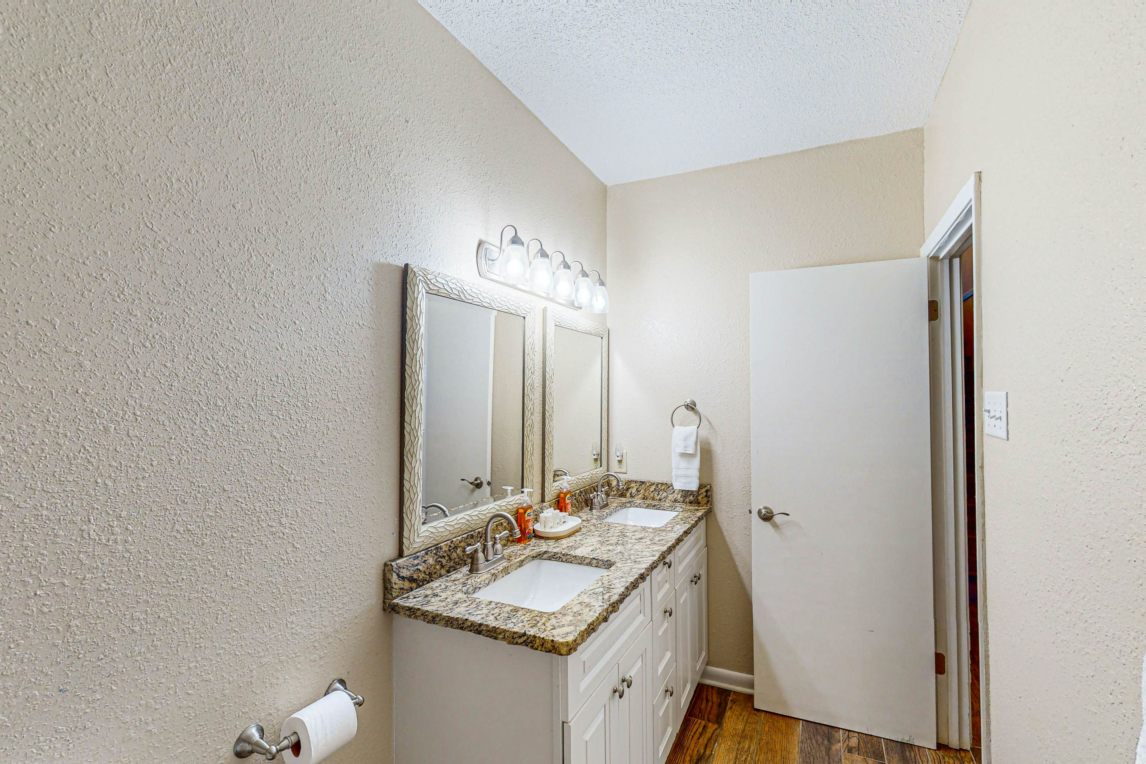 Waterside Retreat on Hamilton