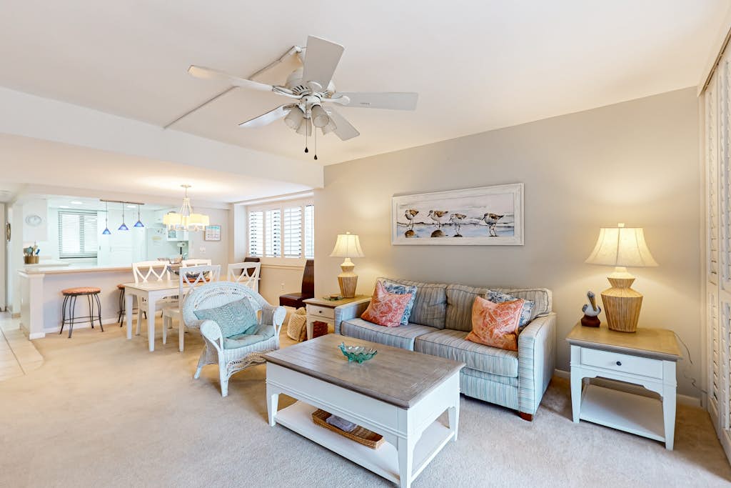 2 bedroom condo with pools, hot tub, pickleball, tennis - near beach — Hilton Head, SC — vacation rental