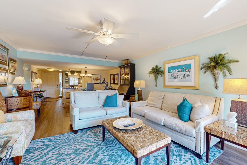 Updated Condo with Lagoon Views, Shared Pool, Hot Tub & WiFI - Near Beach — Hilton Head, SC — vacation rental