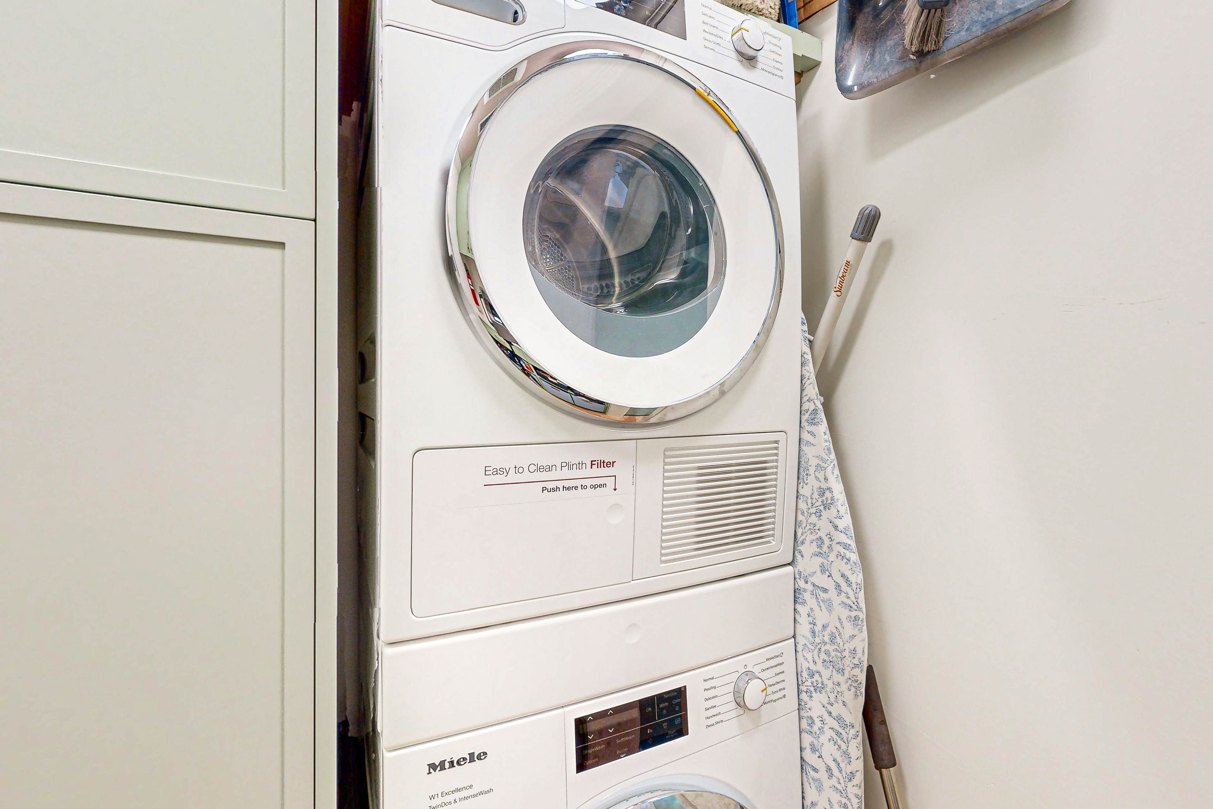 Movie Colony Hideaway - 947