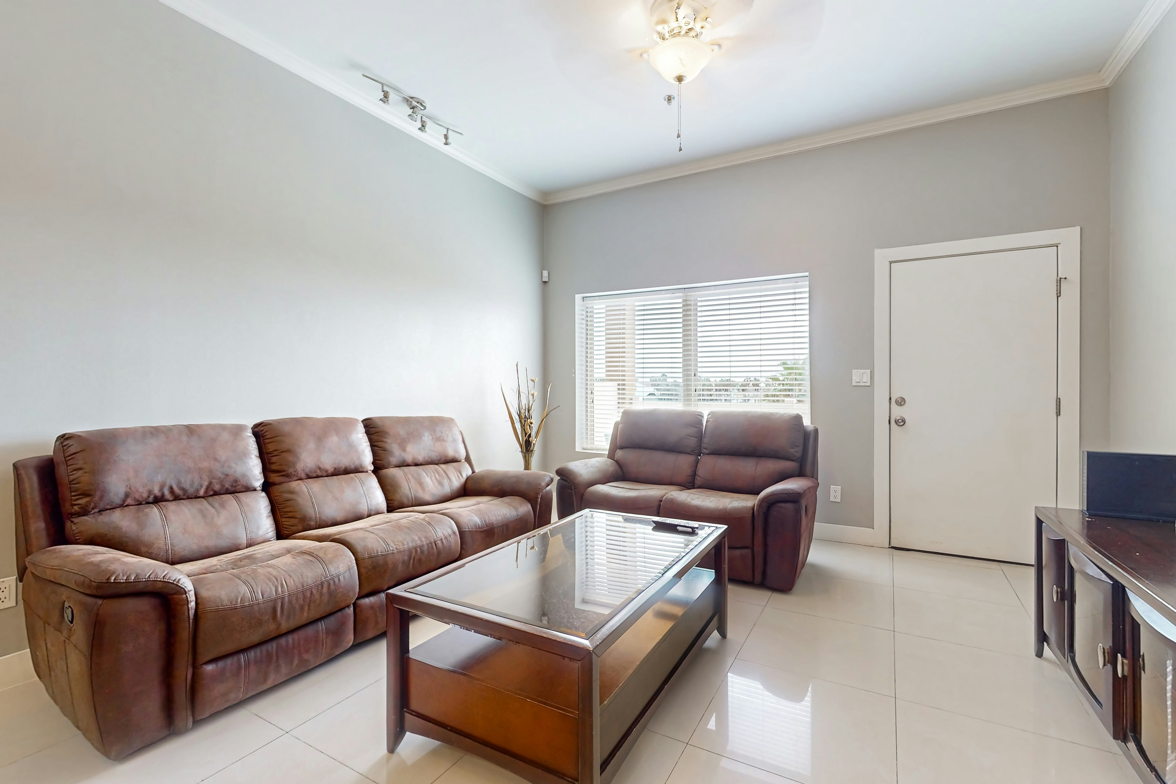 La Isla Condominiums #F304