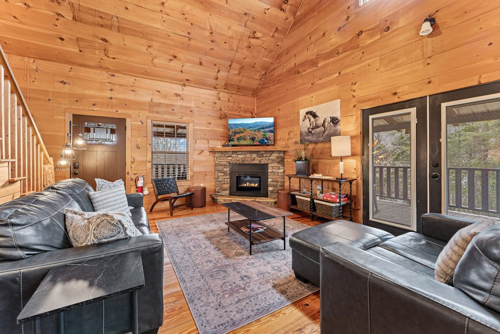 Serene Lodge Style Cabin, Sleeps 9, Hot Tub, Firepit β Townsend, TN β vacation rental