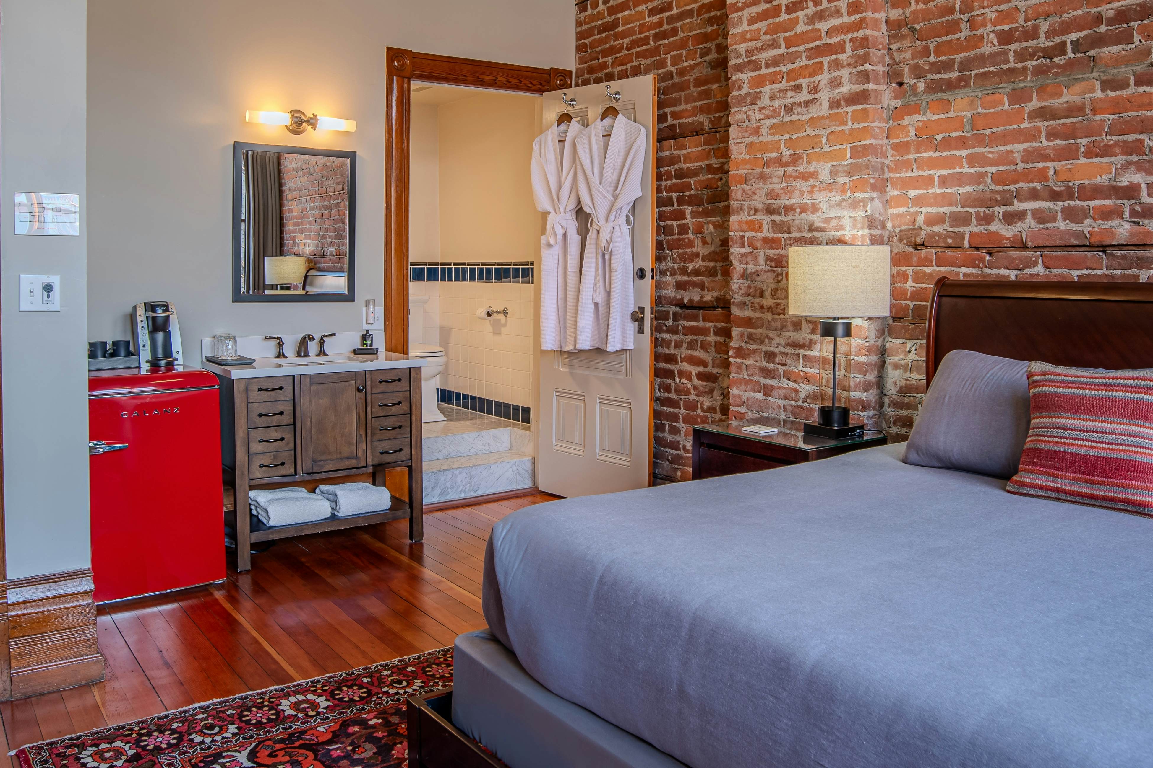 The Belmont Hotel - Guest Rooms