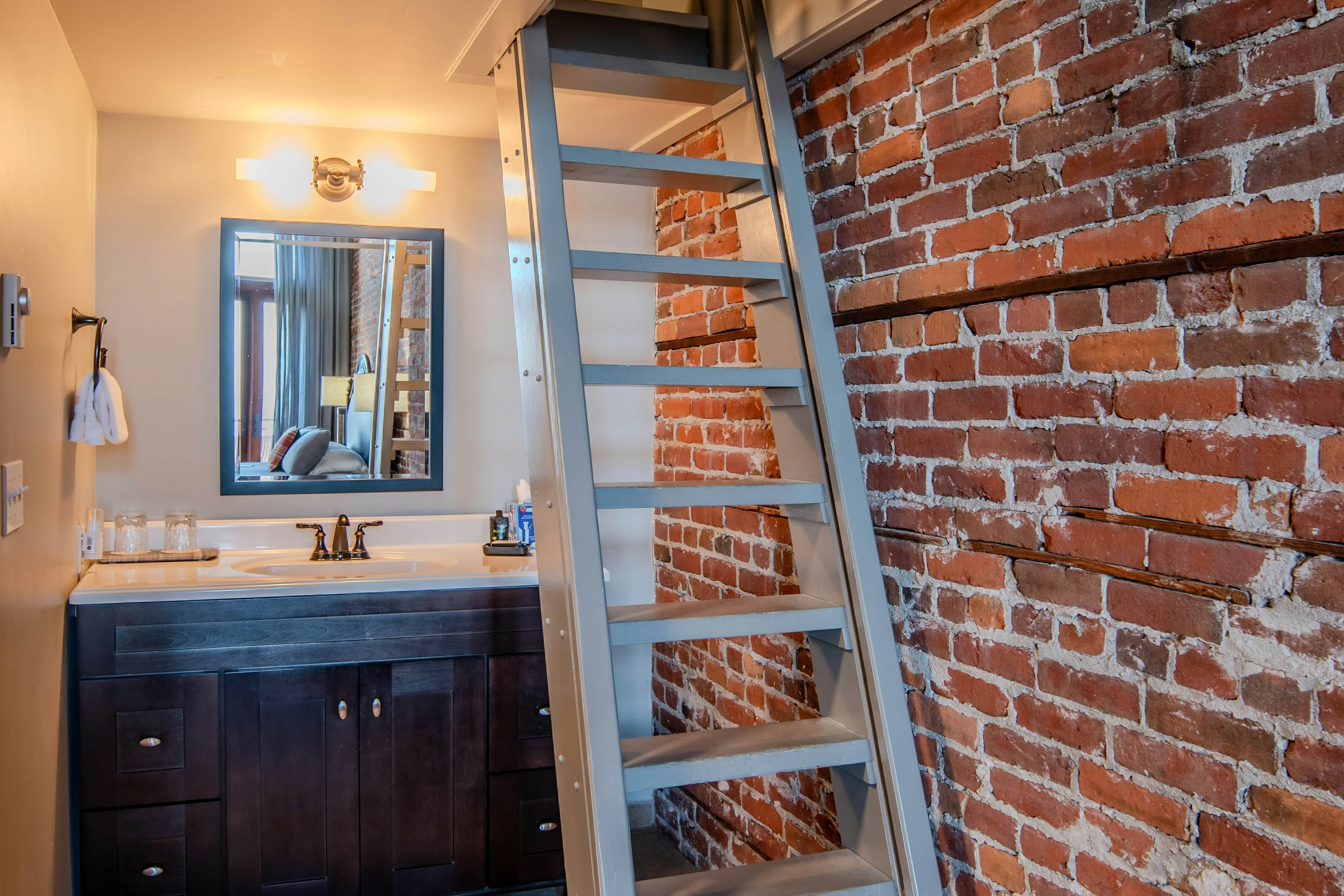 The Belmont Hotel - Guest Rooms