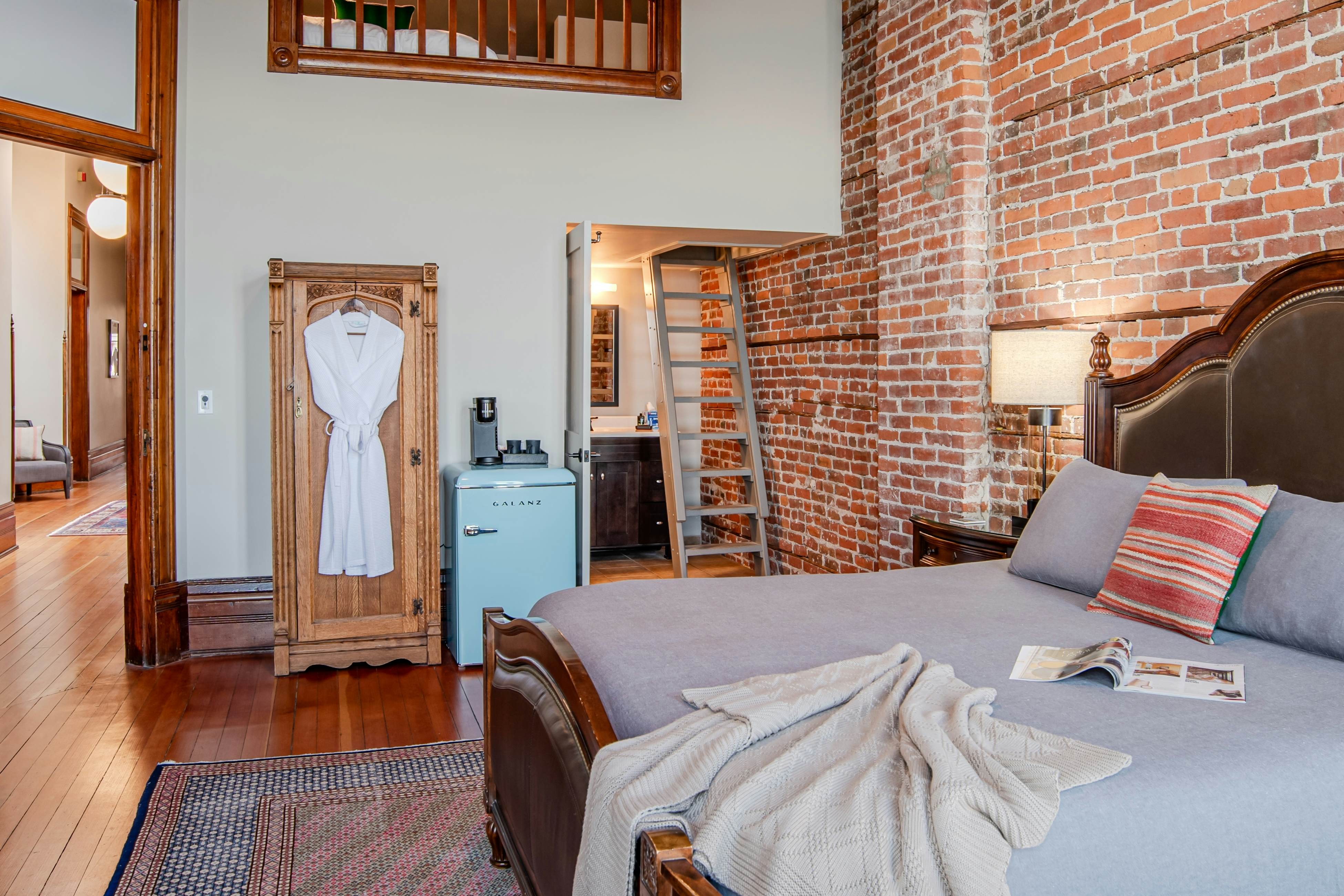 The Belmont Hotel - Guest Rooms