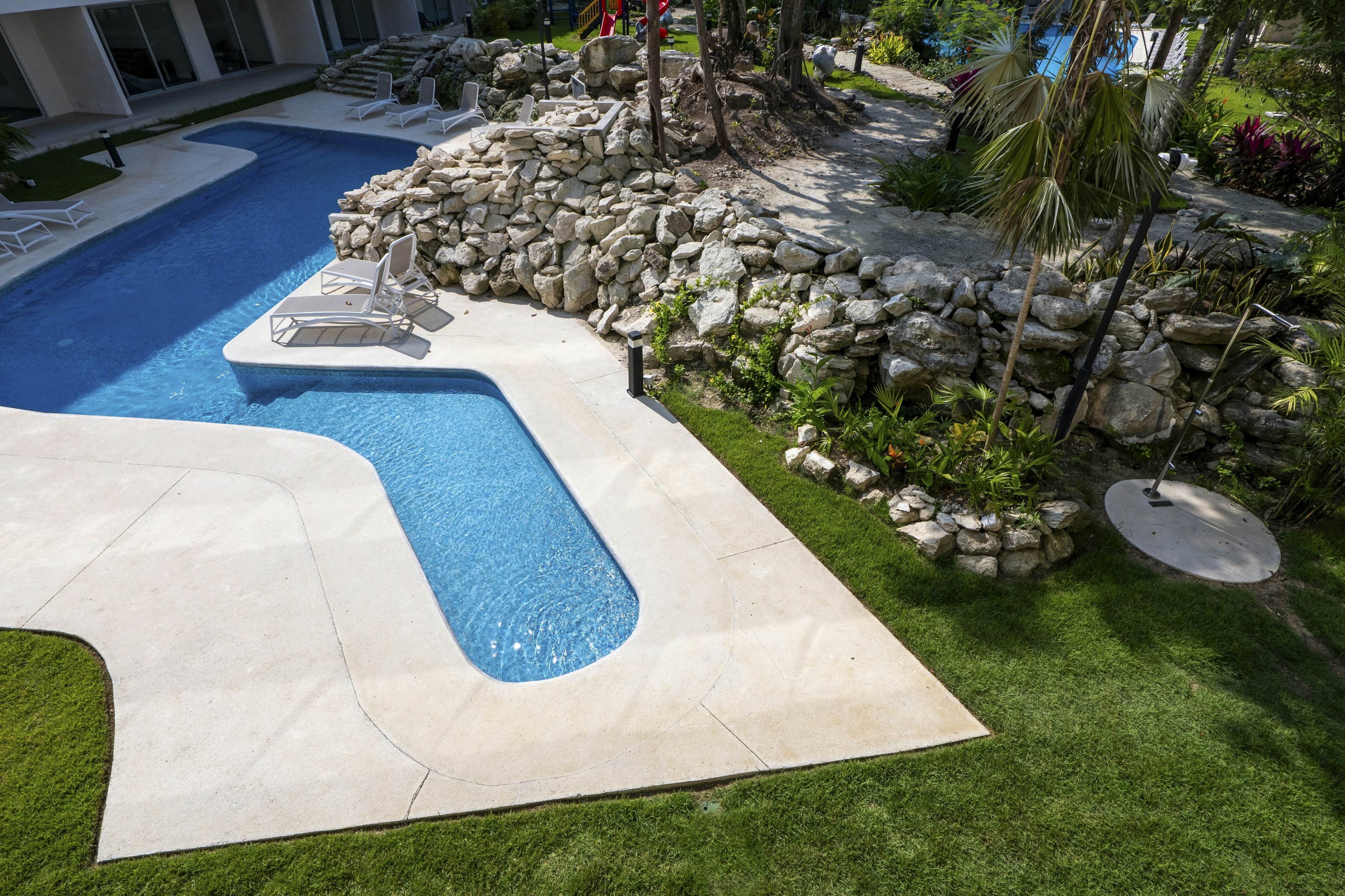 Whispering Palms TL  B114