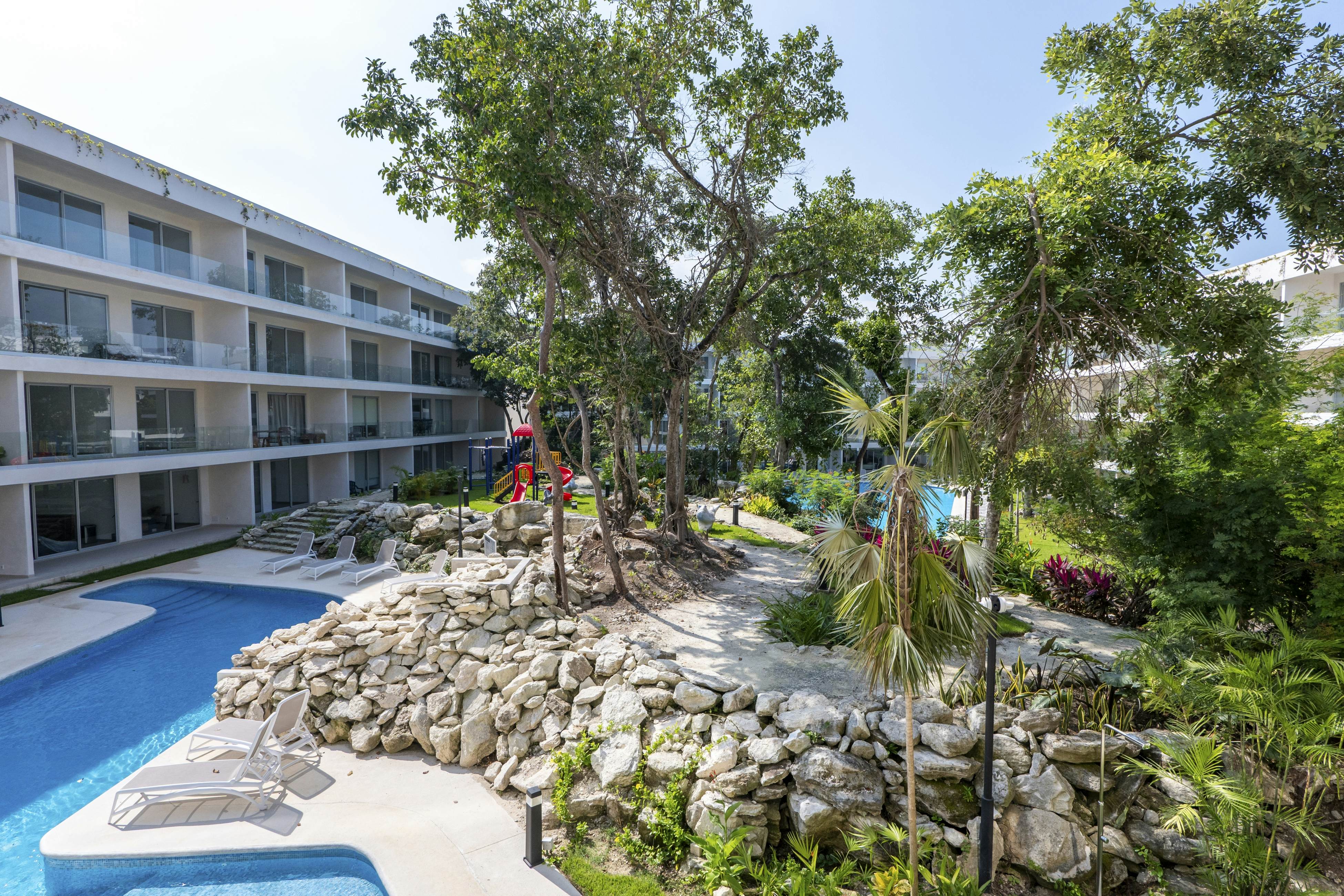 Whispering Palms TL  B114