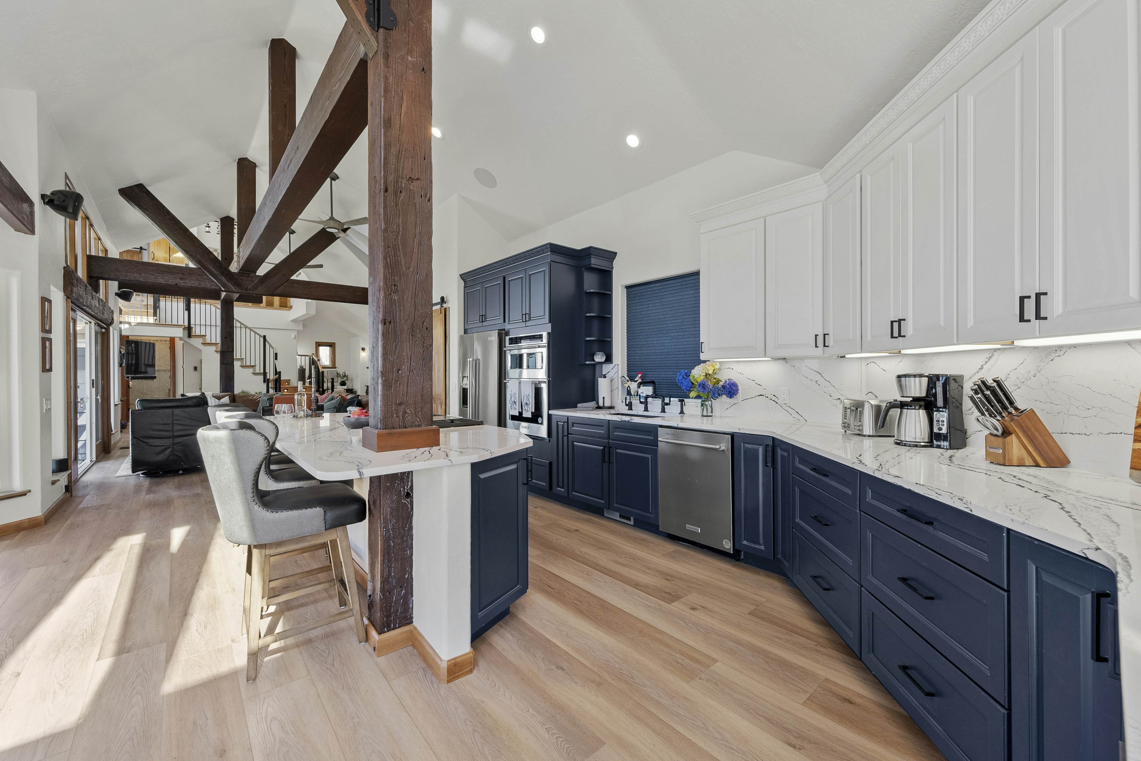 Pirate Cove Retreat -Main Home & Cottage