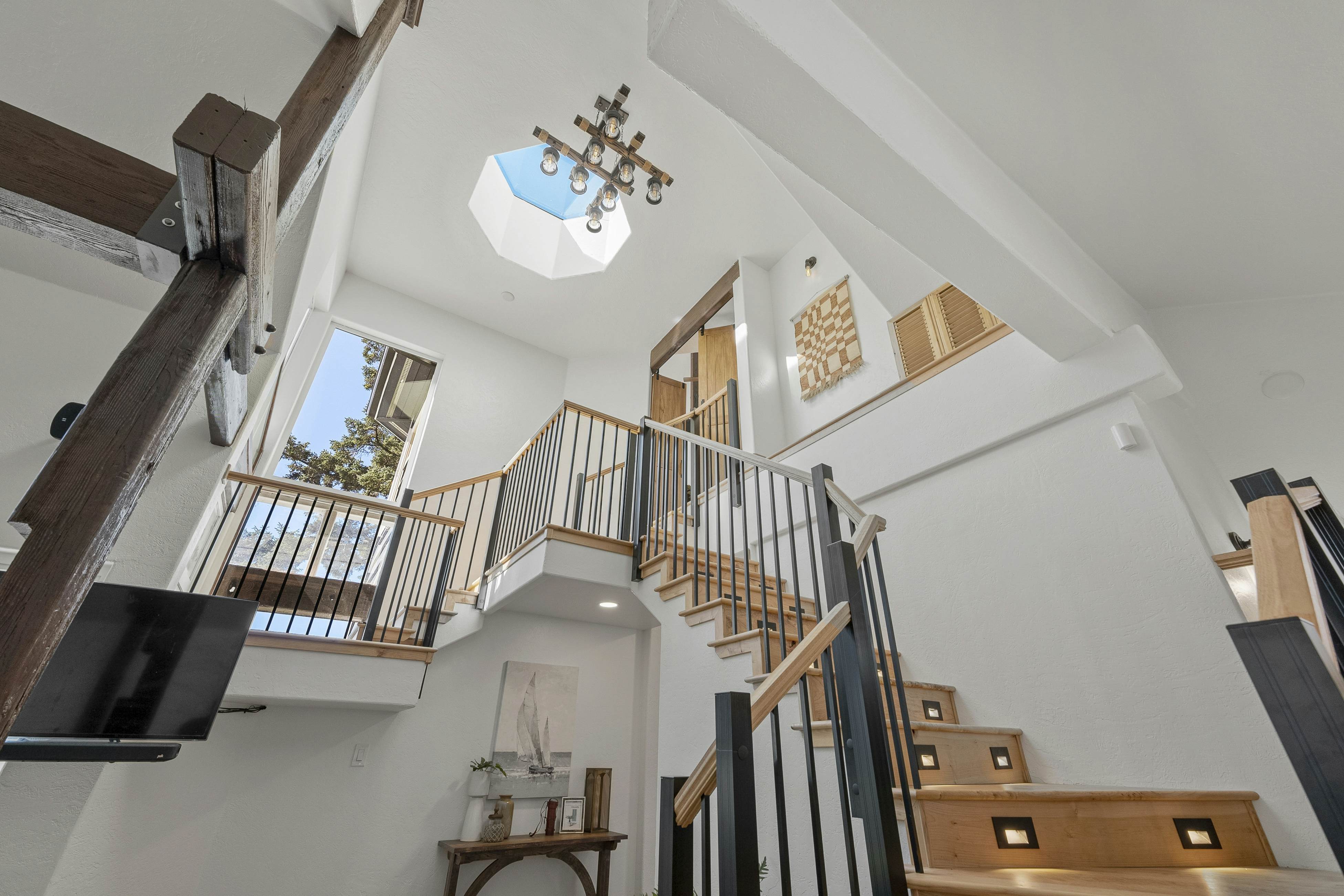 Pirate Cove Retreat -Main Home & Cottage