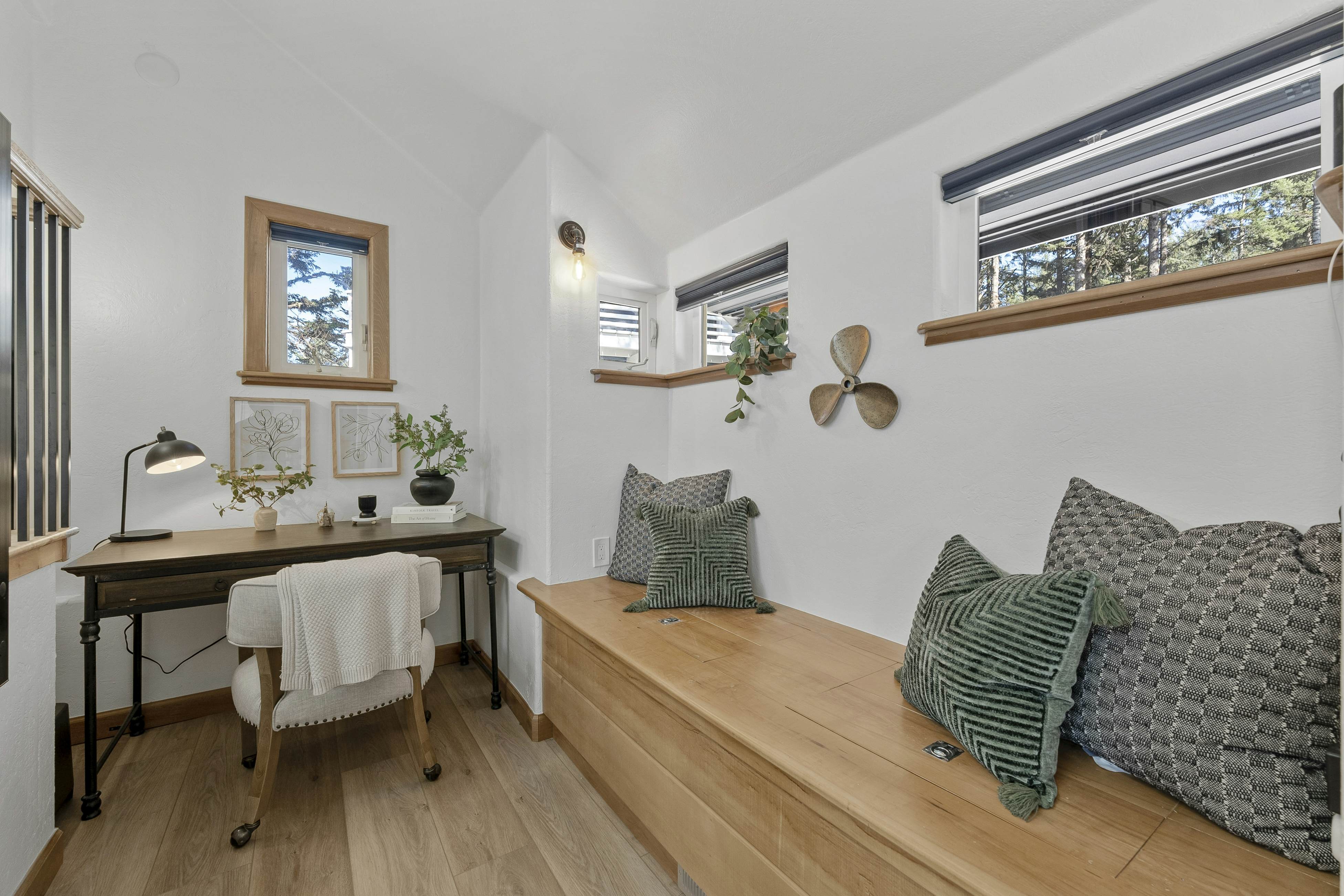 Pirate Cove Retreat -Main Home & Cottage