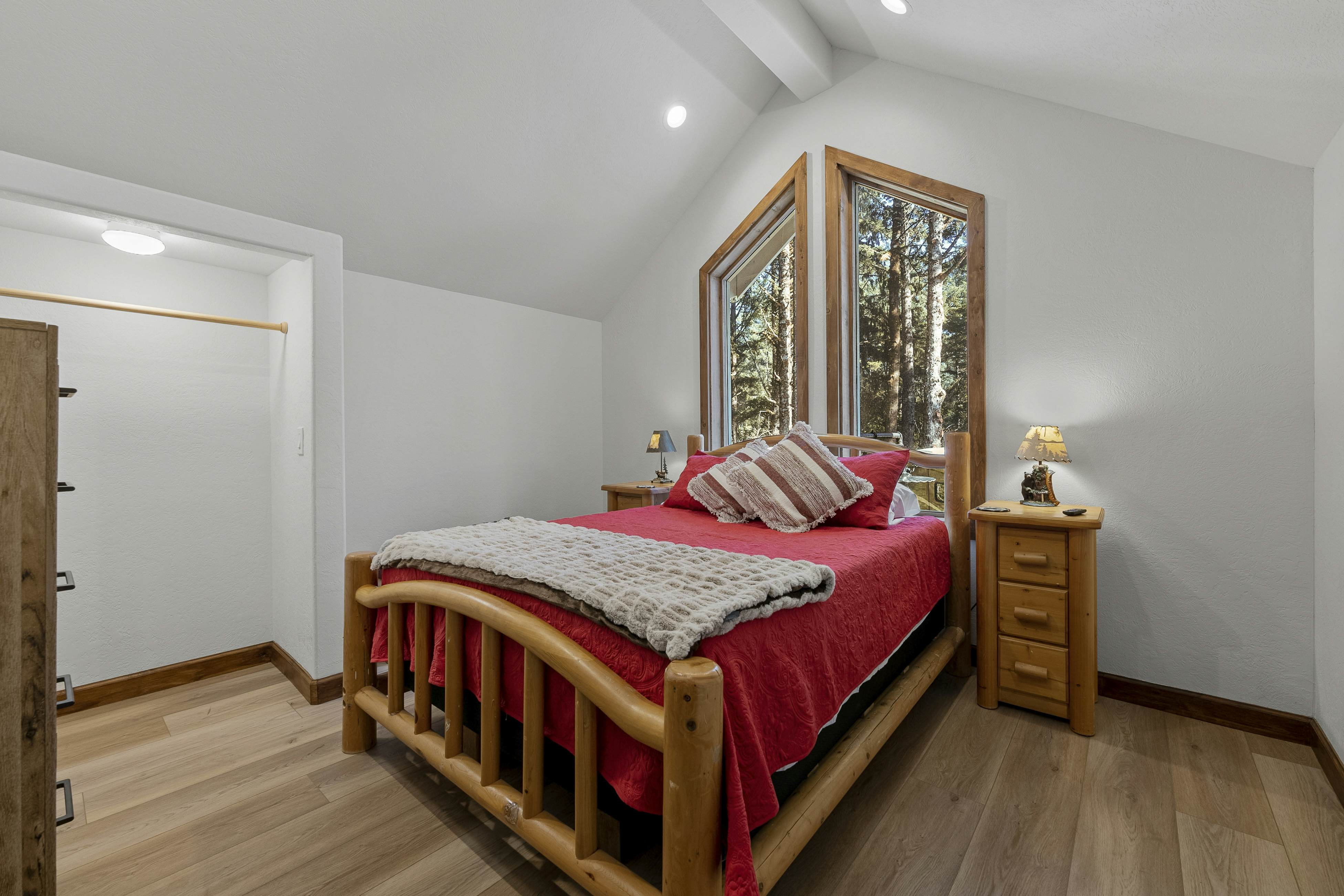 Pirate Cove Retreat -Main Home & Cottage