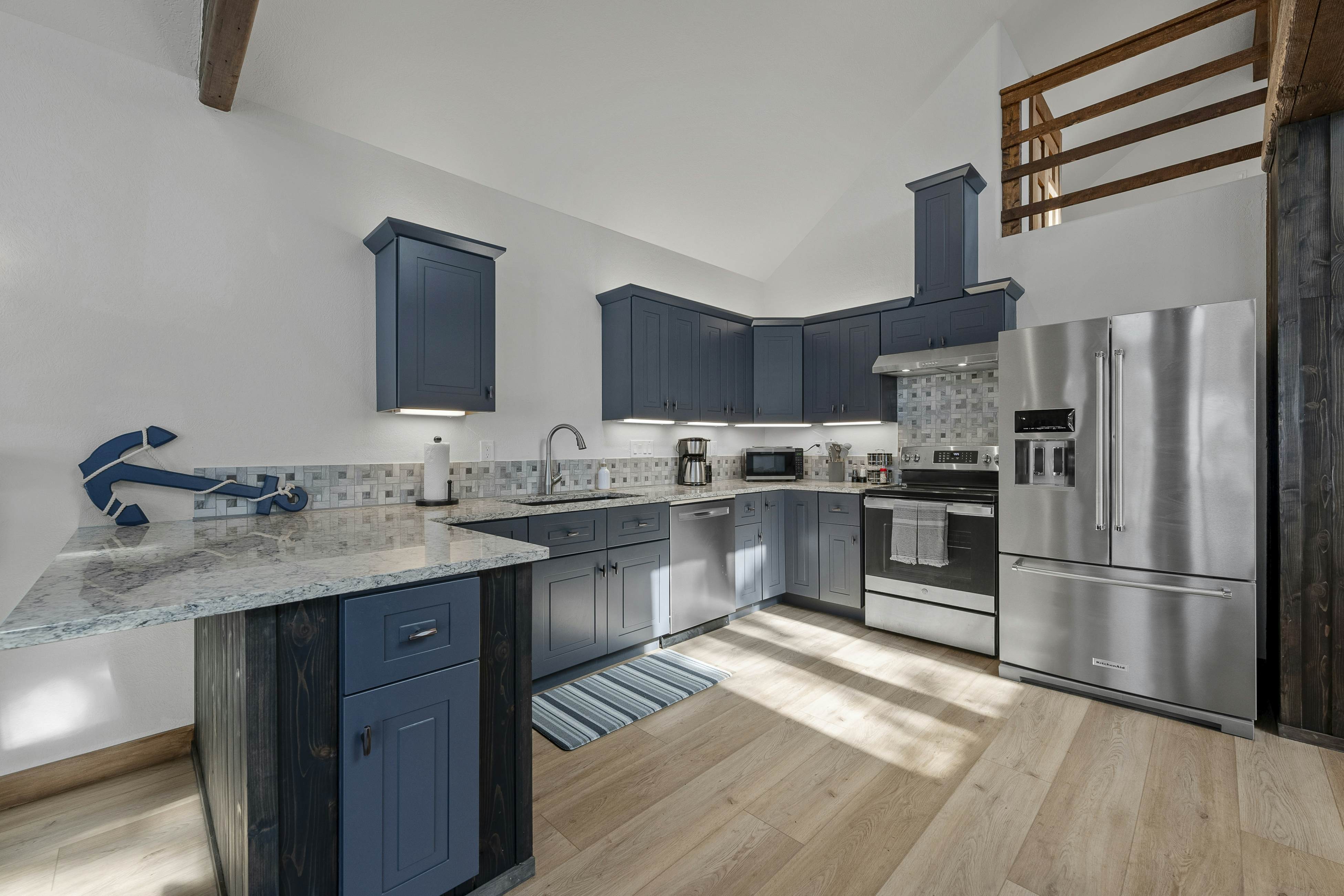 Pirate Cove Retreat -Main Home & Cottage