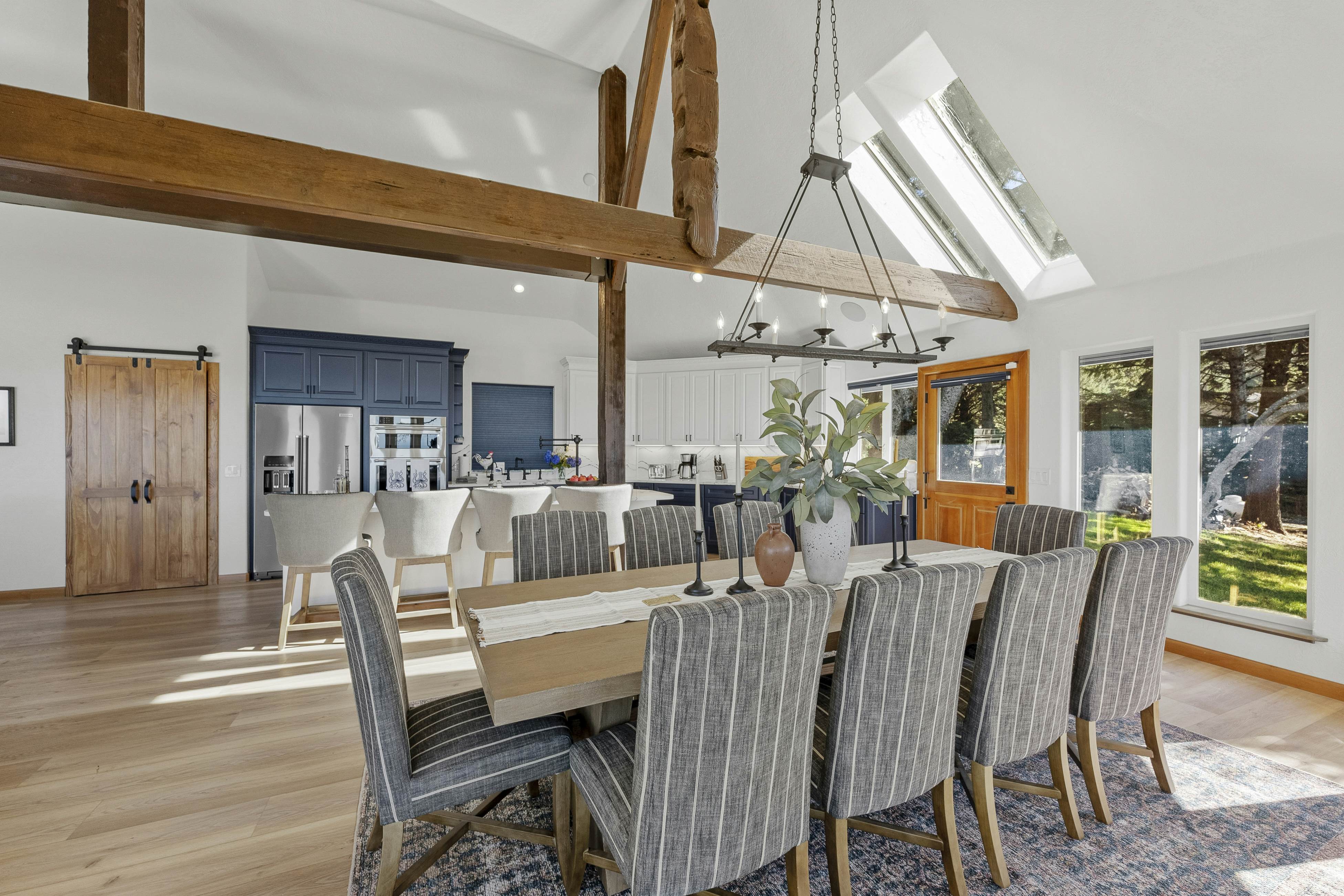 Pirate Cove Retreat -Main Home & Cottage